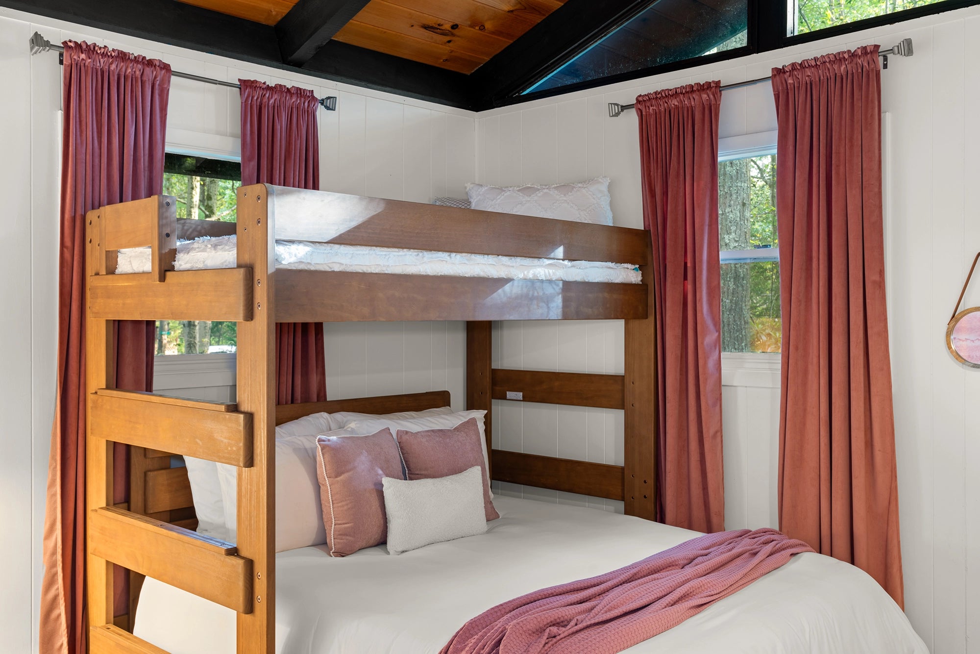 Airbnb Photography: Exclusive Cabin Retreat in Tobyhanna, PA