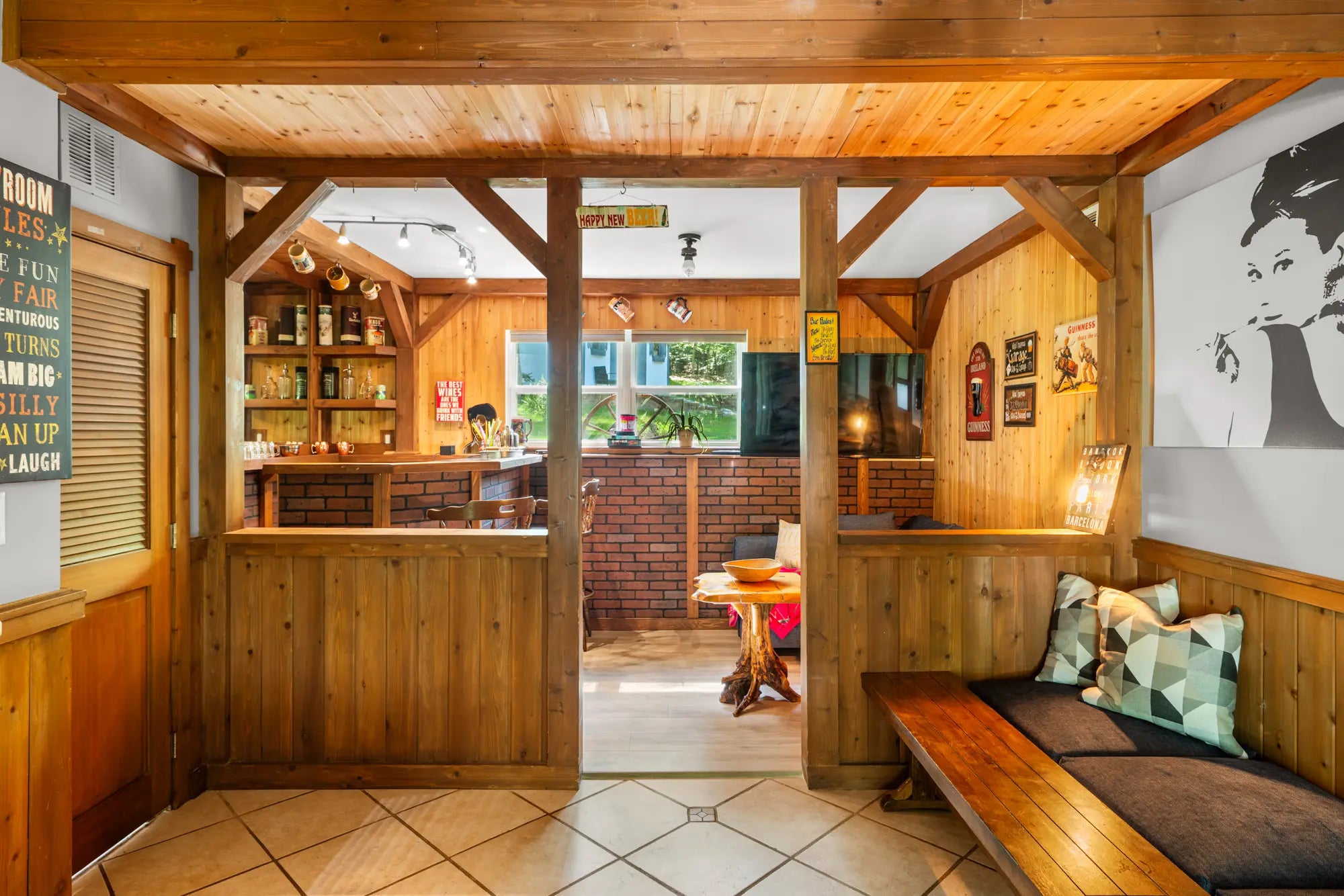 Airbnb Photography: Modern Rustic Retreat in Bushkill, PA