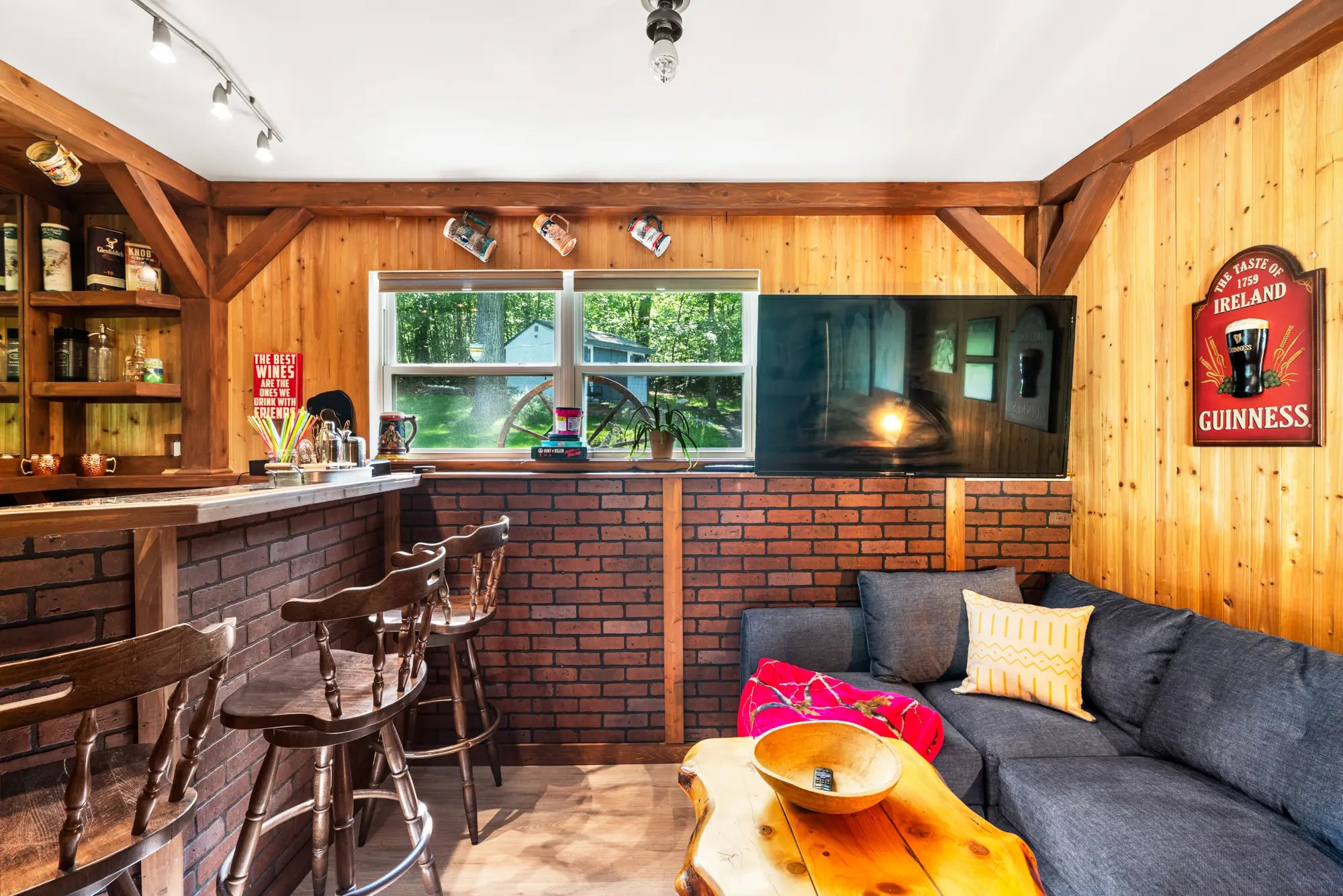 Airbnb Photography: Modern Rustic Retreat in Bushkill, PA