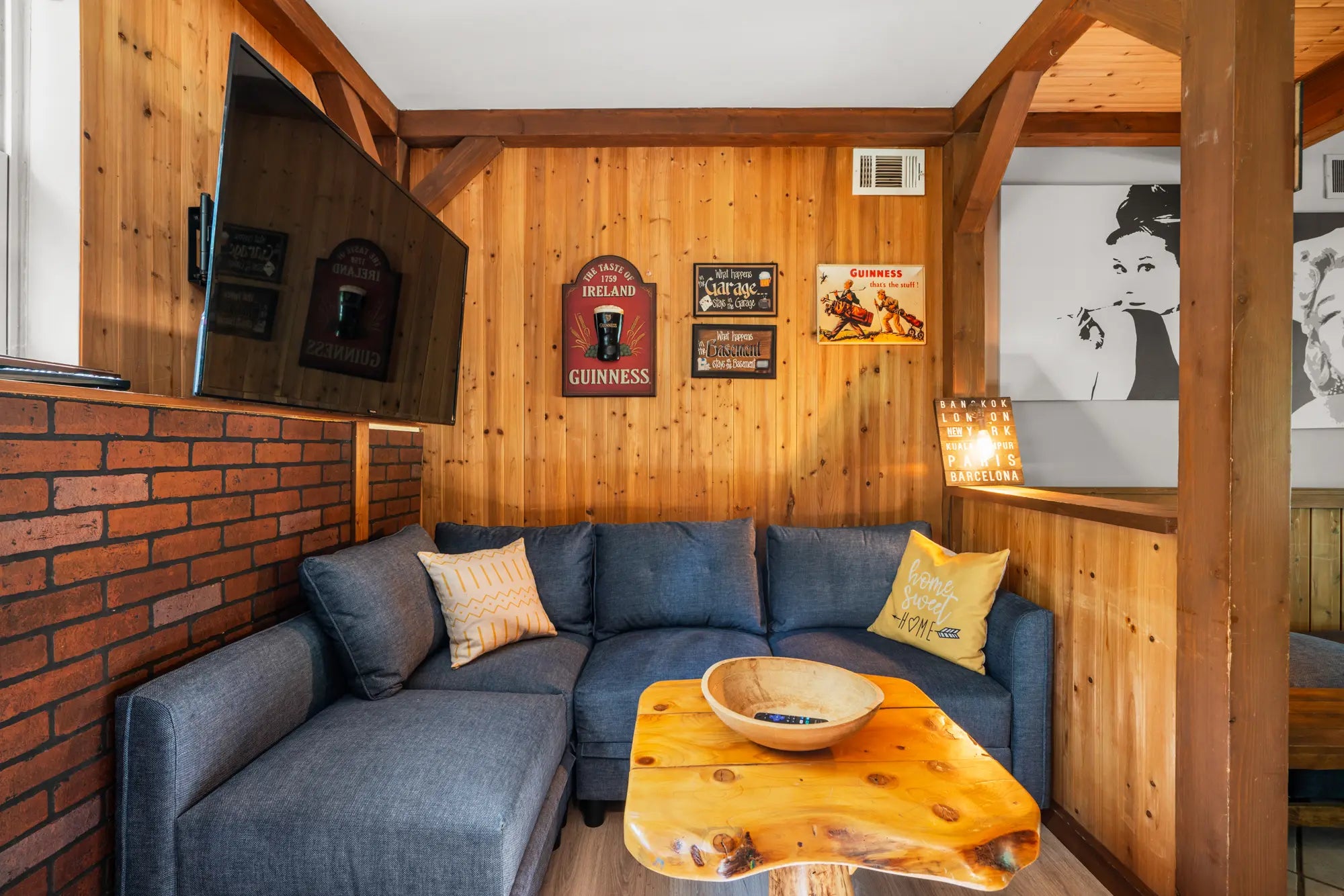 Airbnb Photography: Modern Rustic Retreat in Bushkill, PA