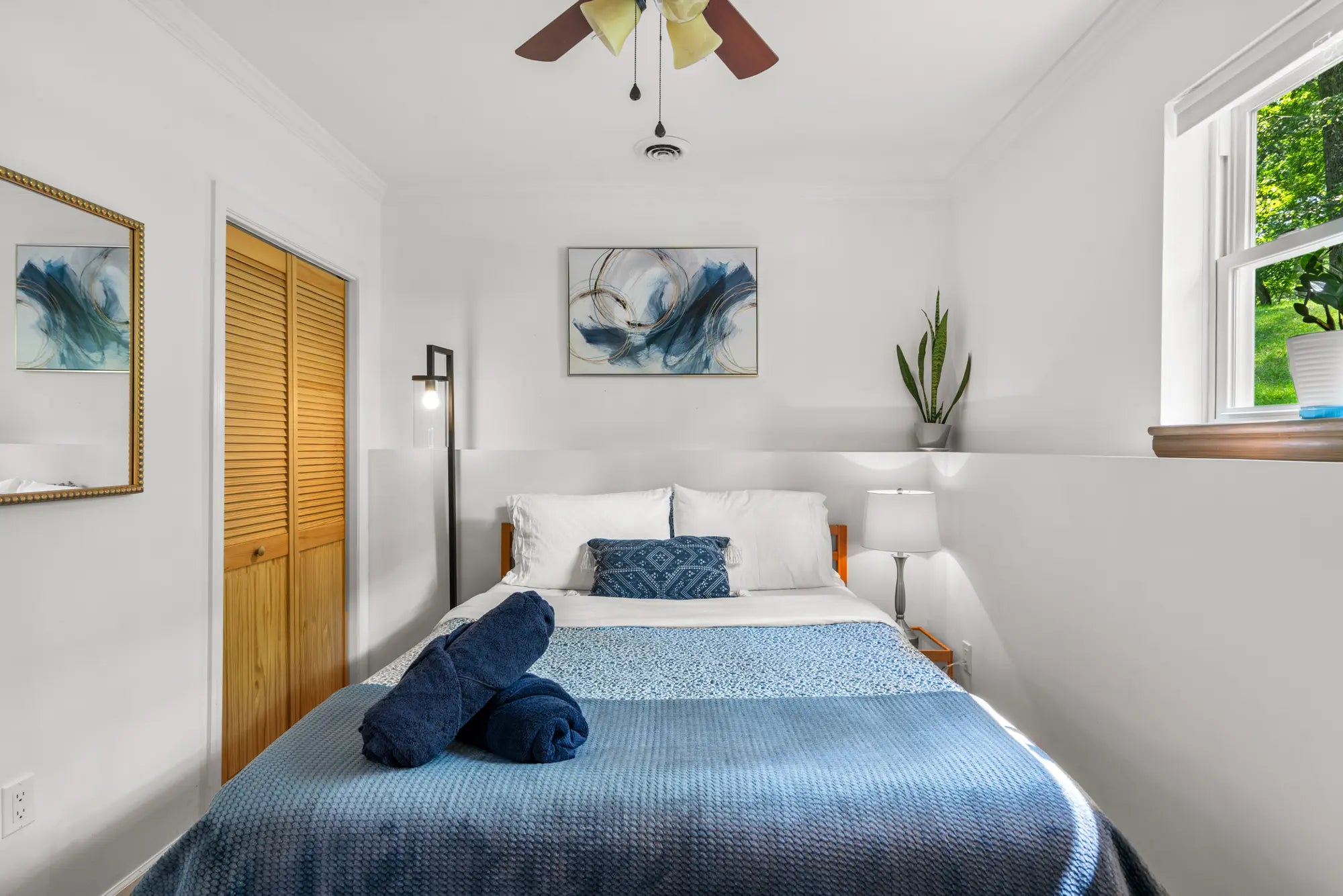 Airbnb Photography: Modern Rustic Retreat in Bushkill, PA