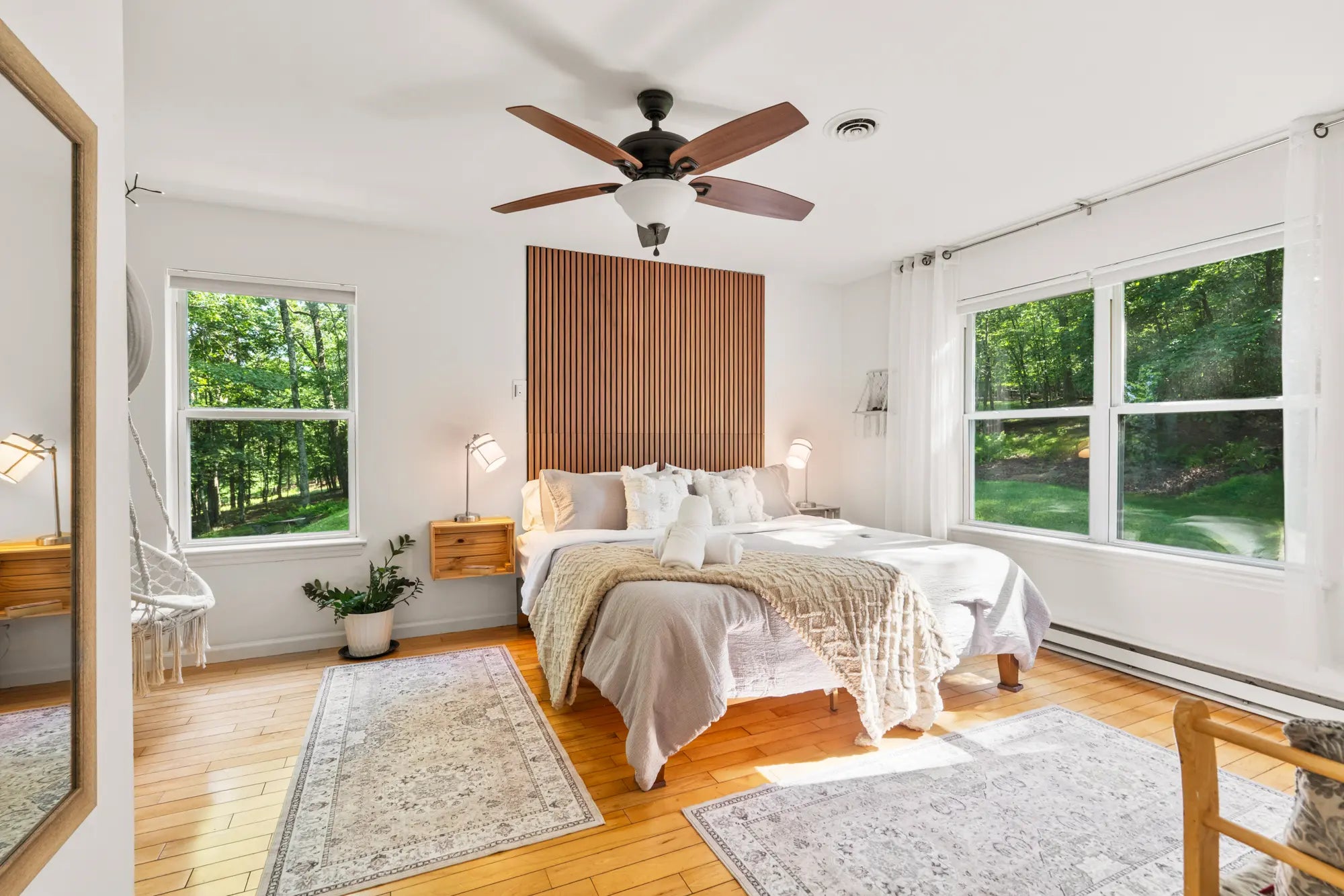 Airbnb Photography: Modern Rustic Retreat in Bushkill, PA