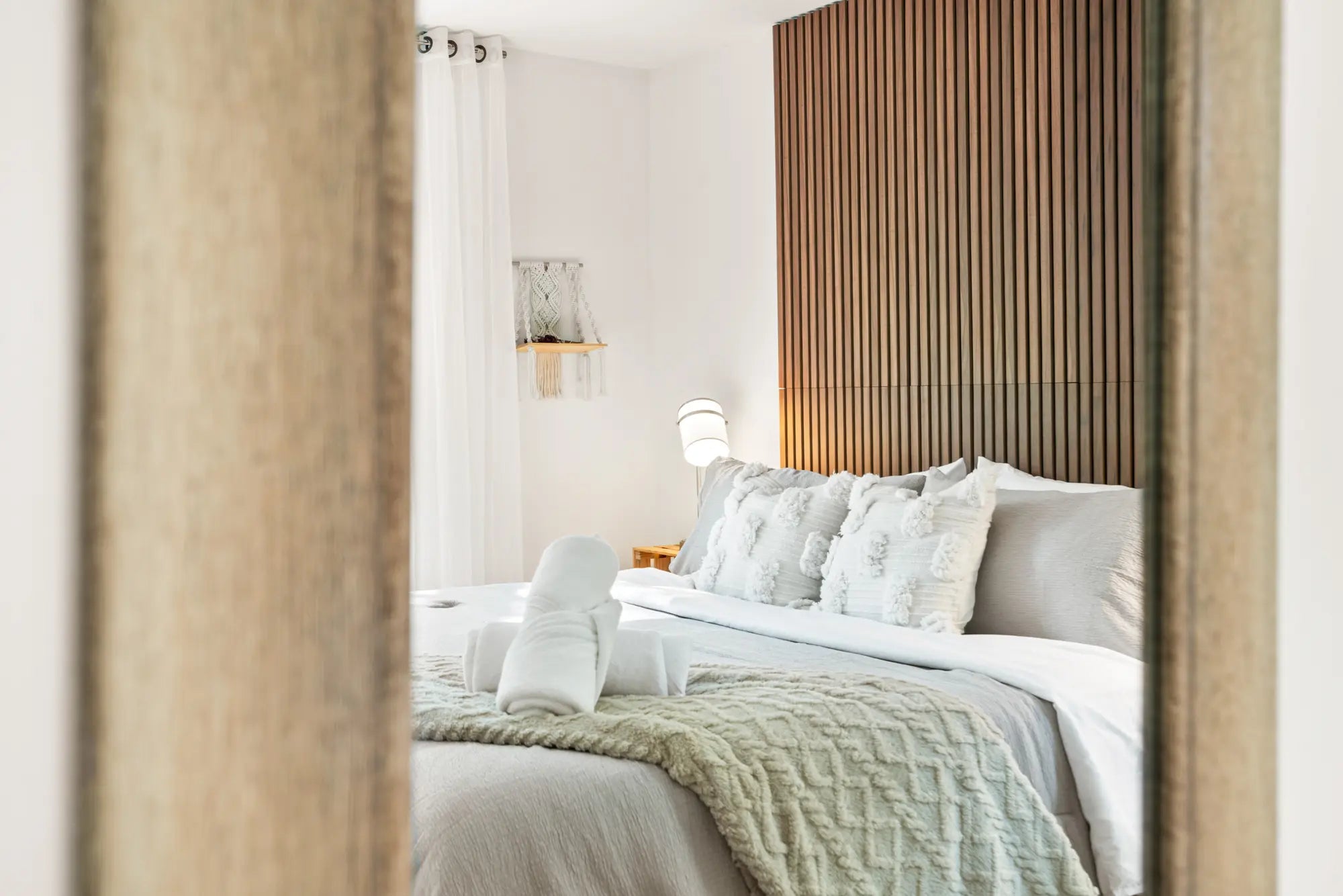 Airbnb Photography: Modern Rustic Retreat in Bushkill, PA