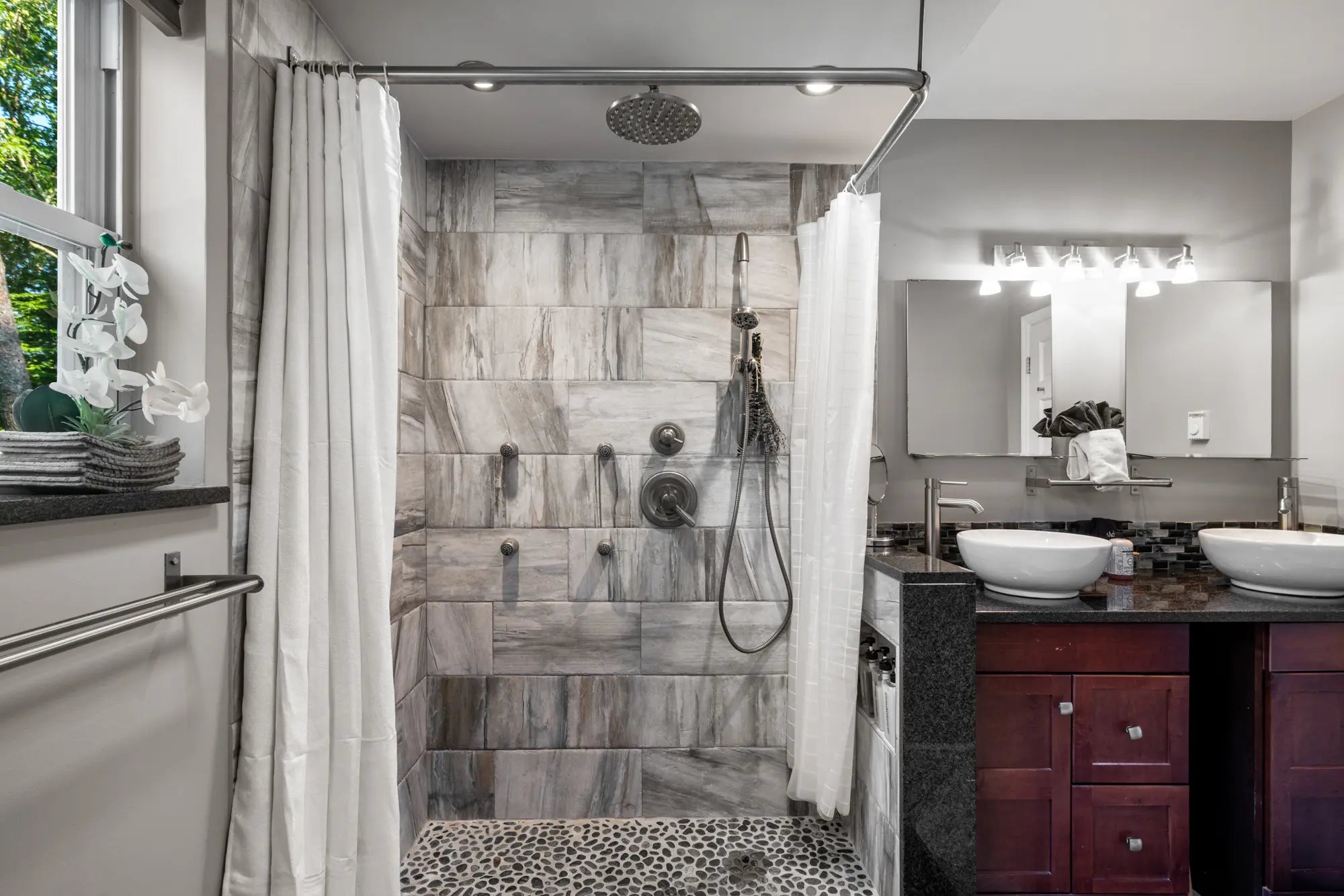 Airbnb Photography: Modern Rustic Retreat in Bushkill, PA