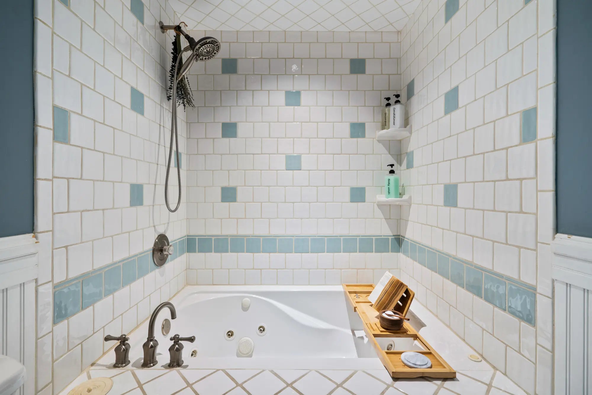 Airbnb Photography: Modern Rustic Retreat in Bushkill, PA