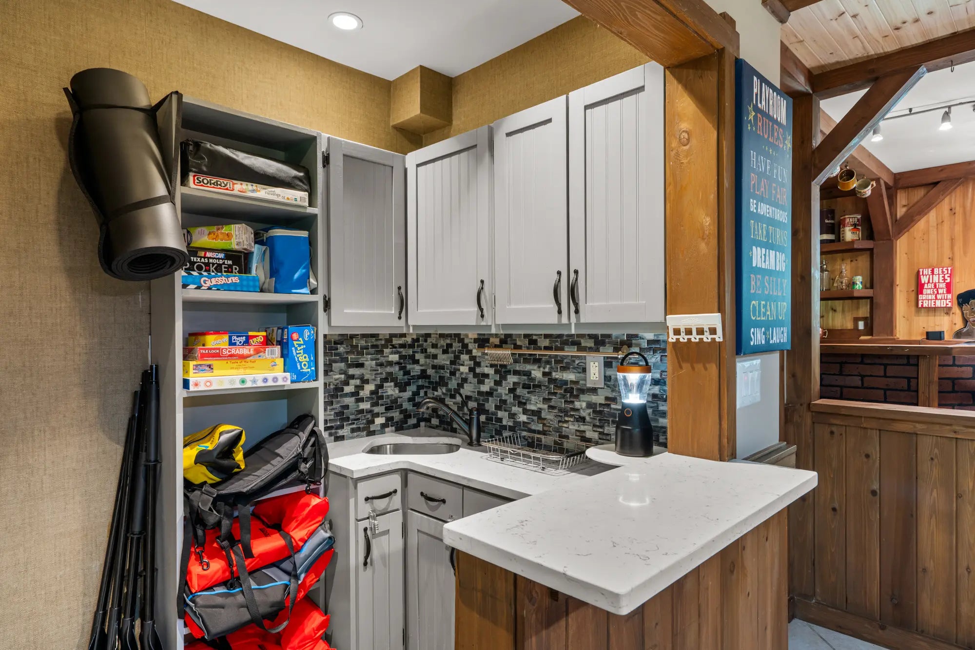 Airbnb Photography: Modern Rustic Retreat in Bushkill, PA