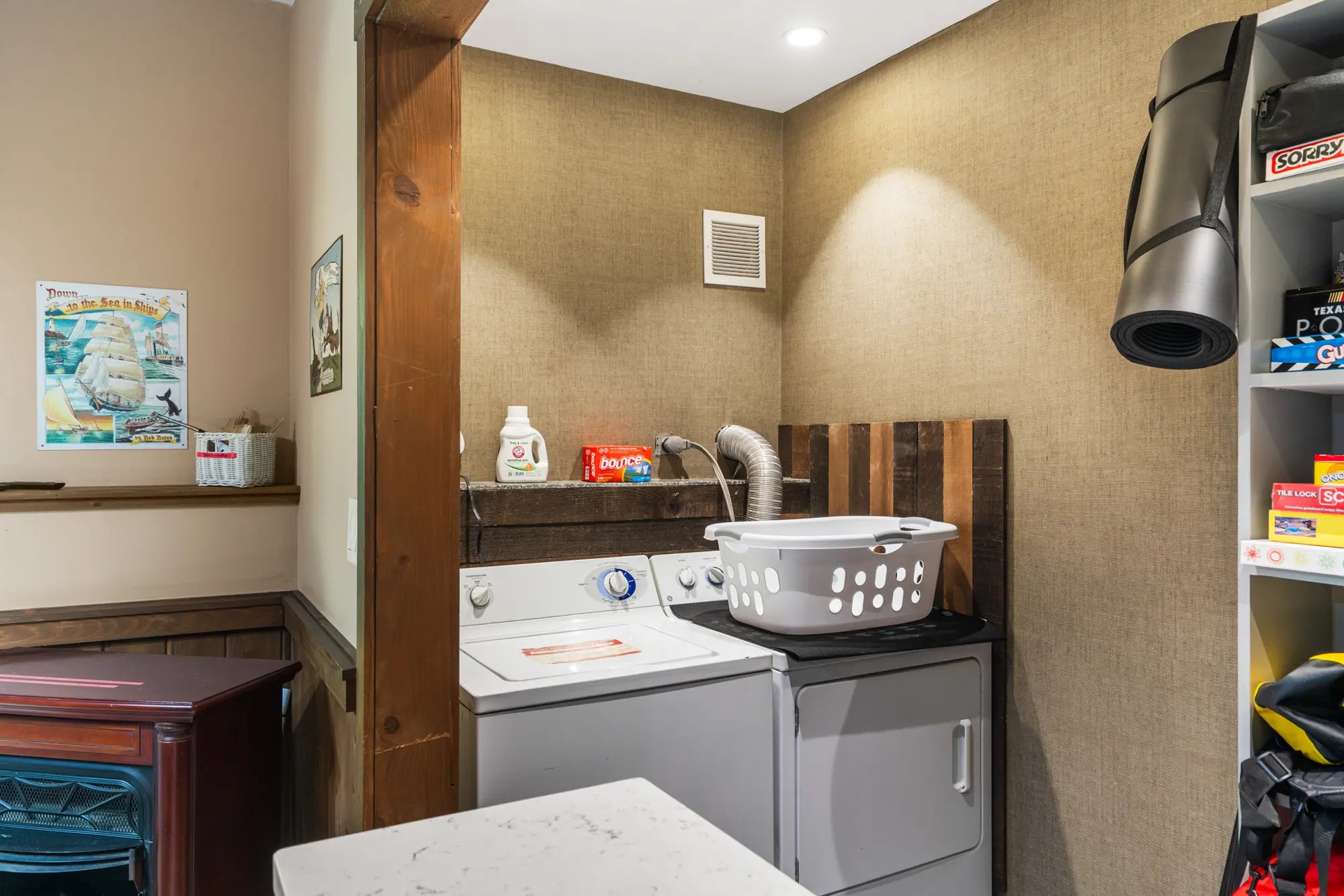 Airbnb Photography: Modern Rustic Retreat in Bushkill, PA