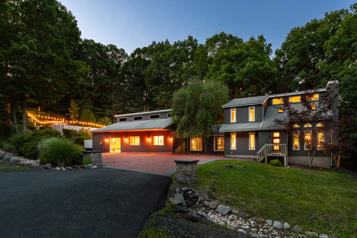 Airbnb Photography in East Stroudsburg, PA | Wooded Poolside Retreat