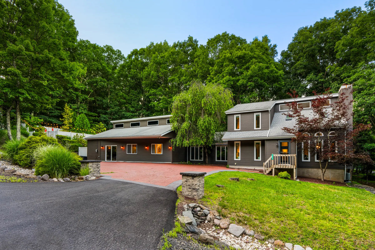 Airbnb Photography in East Stroudsburg, PA | Wooded Poolside Retreat