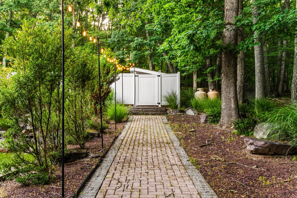 Airbnb Photography in East Stroudsburg, PA | Wooded Poolside Retreat