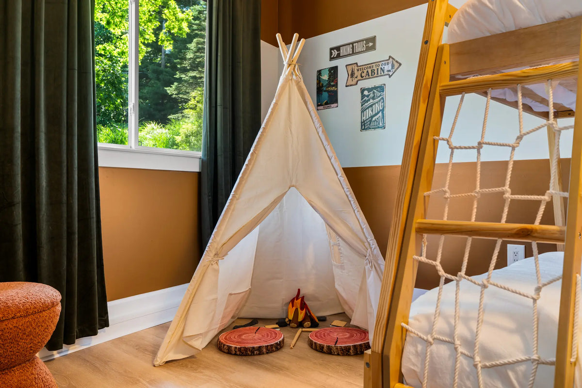 Airbnb Photography in East Stroudsburg, PA | Wooded Poolside Retreat