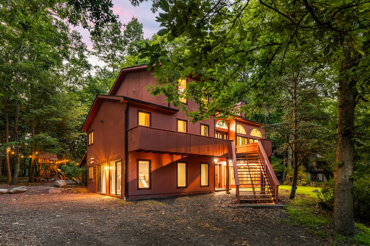 Airbnb Photography in East Stroudsburg, PA | Wooded Twilight Retreat
