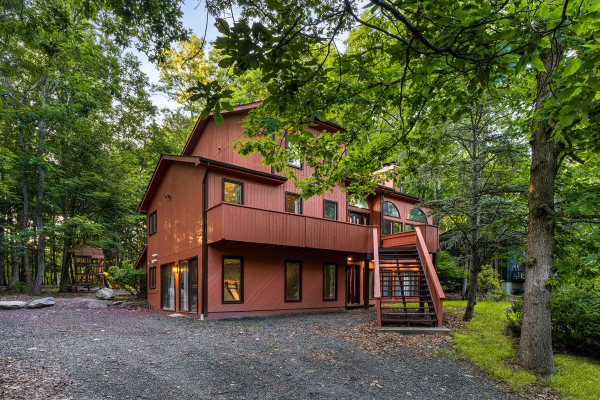 Airbnb Photography in East Stroudsburg, PA | Wooded Twilight Retreat