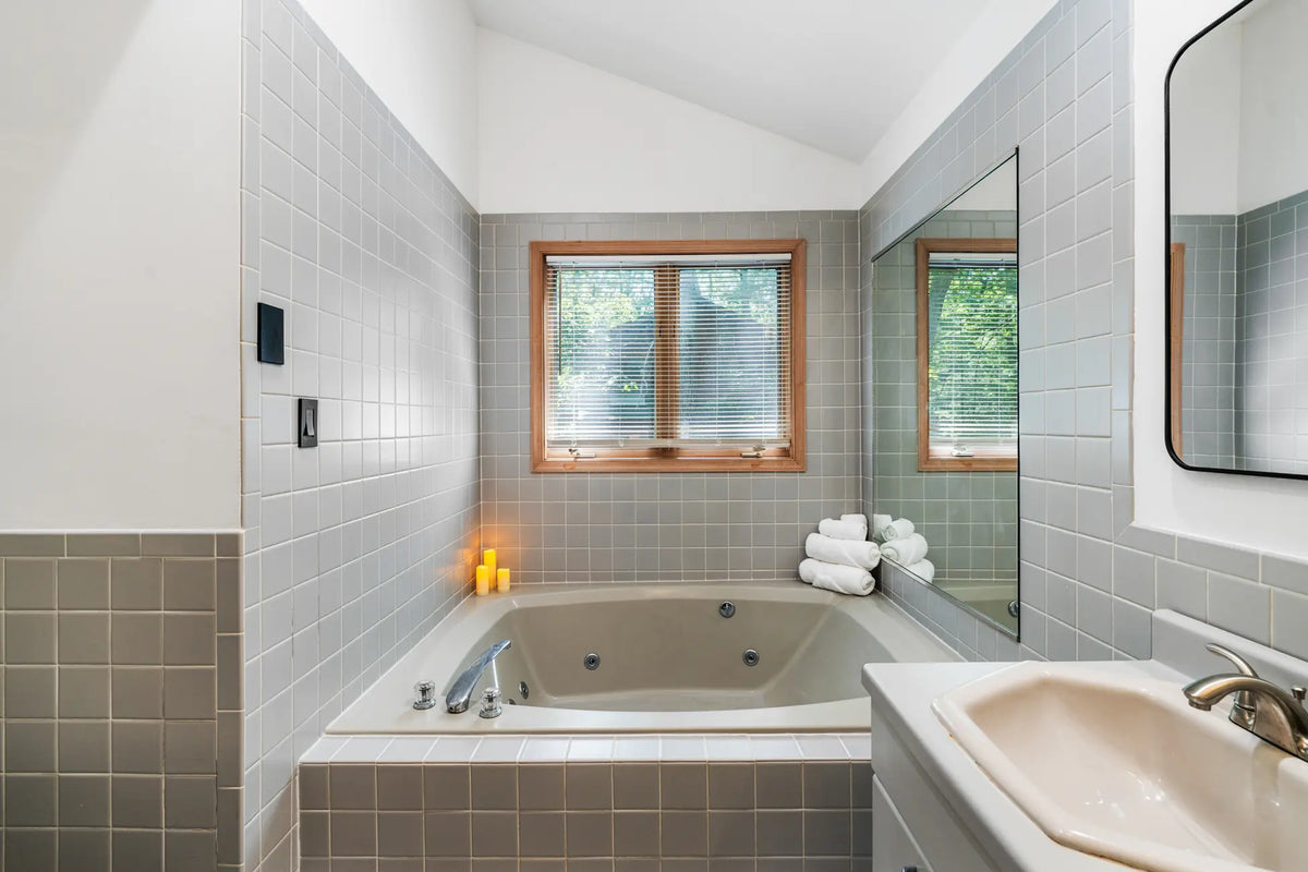 Airbnb Photography in East Stroudsburg, PA | Wooded Twilight Retreat