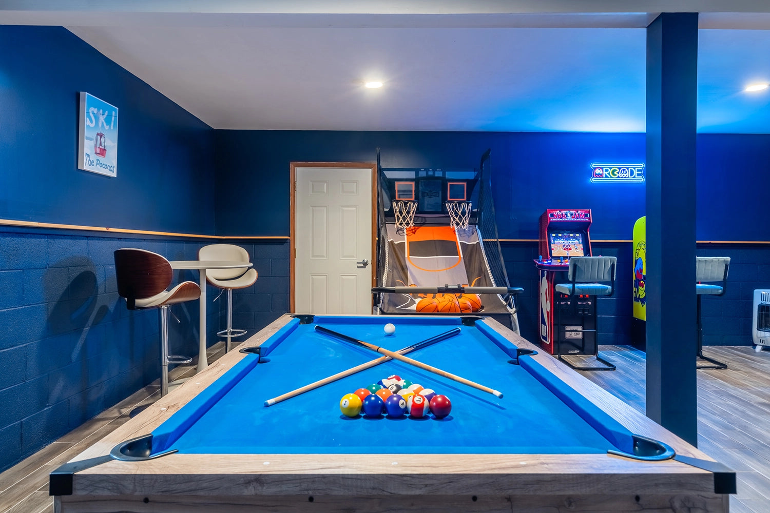 Airbnb Photography: Charming Retreat at Penn Estates, East Stroudsburg