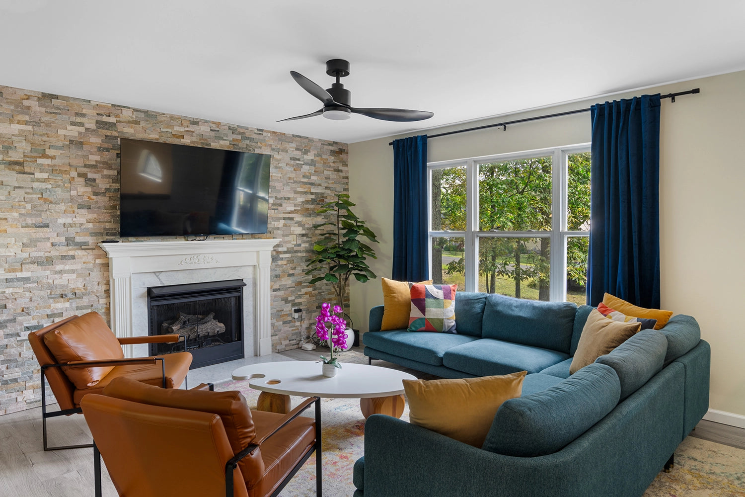 Airbnb Photography: Charming Retreat at Penn Estates, East Stroudsburg