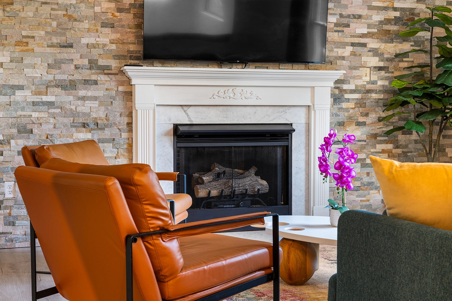 Airbnb Photography: Charming Retreat at Penn Estates, East Stroudsburg