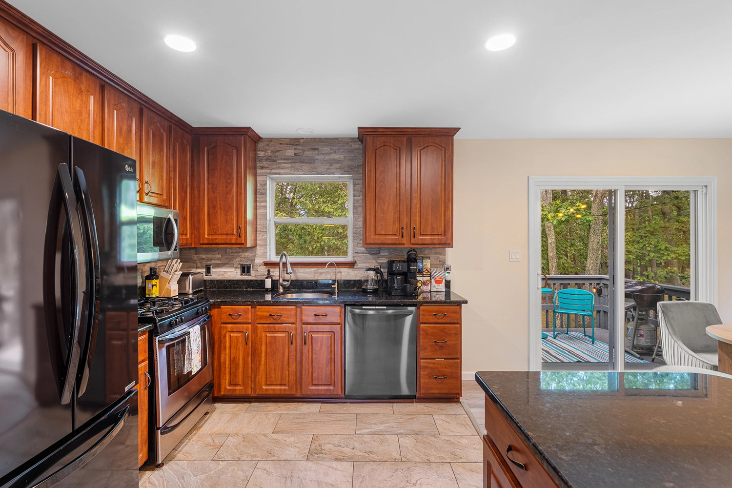 Airbnb Photography: Charming Retreat at Penn Estates, East Stroudsburg