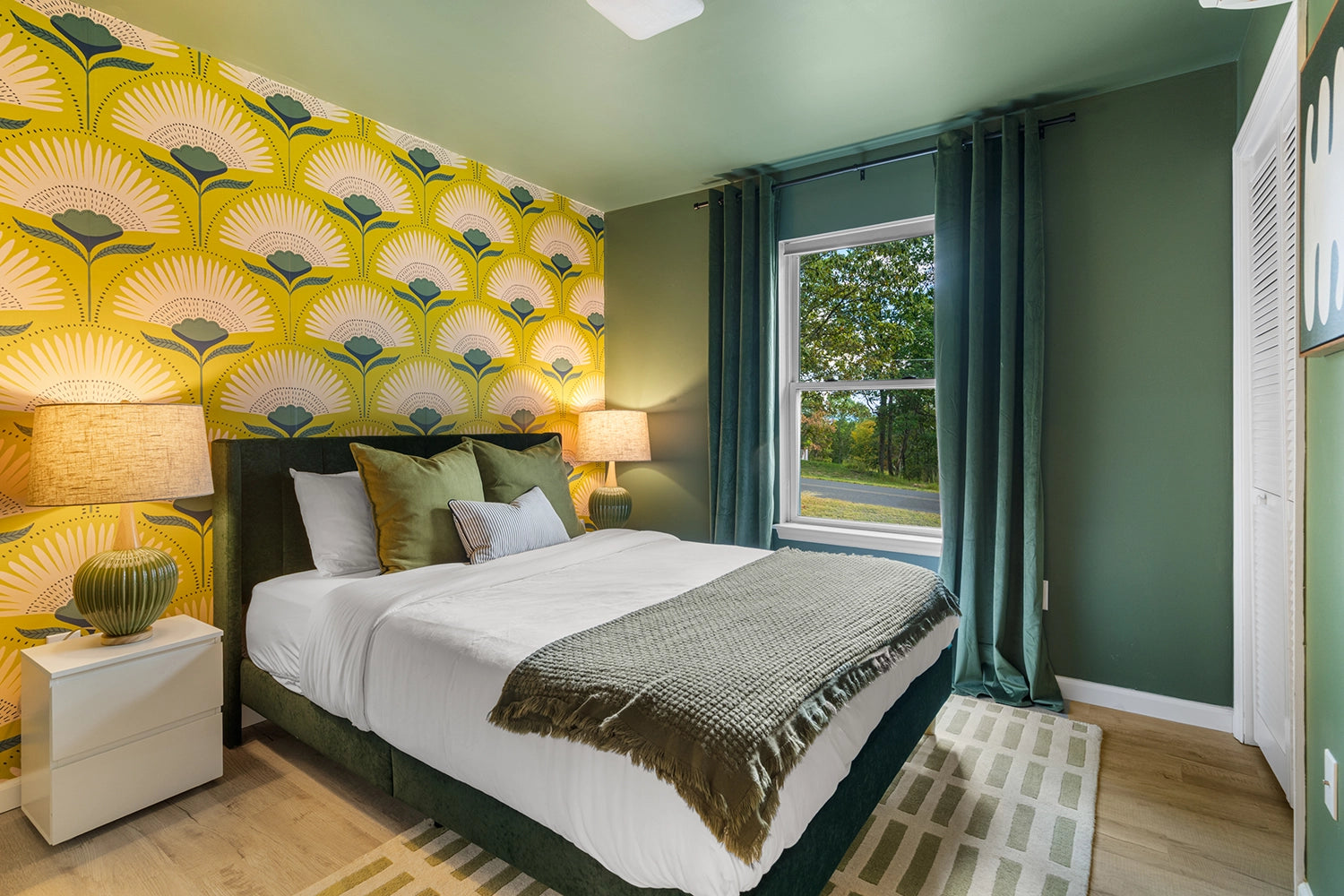 Airbnb Photography: Charming Retreat at Penn Estates, East Stroudsburg