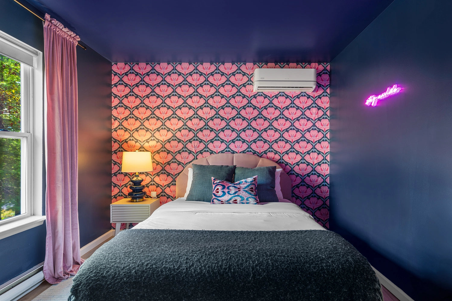 Airbnb Photography: Charming Retreat at Penn Estates, East Stroudsburg