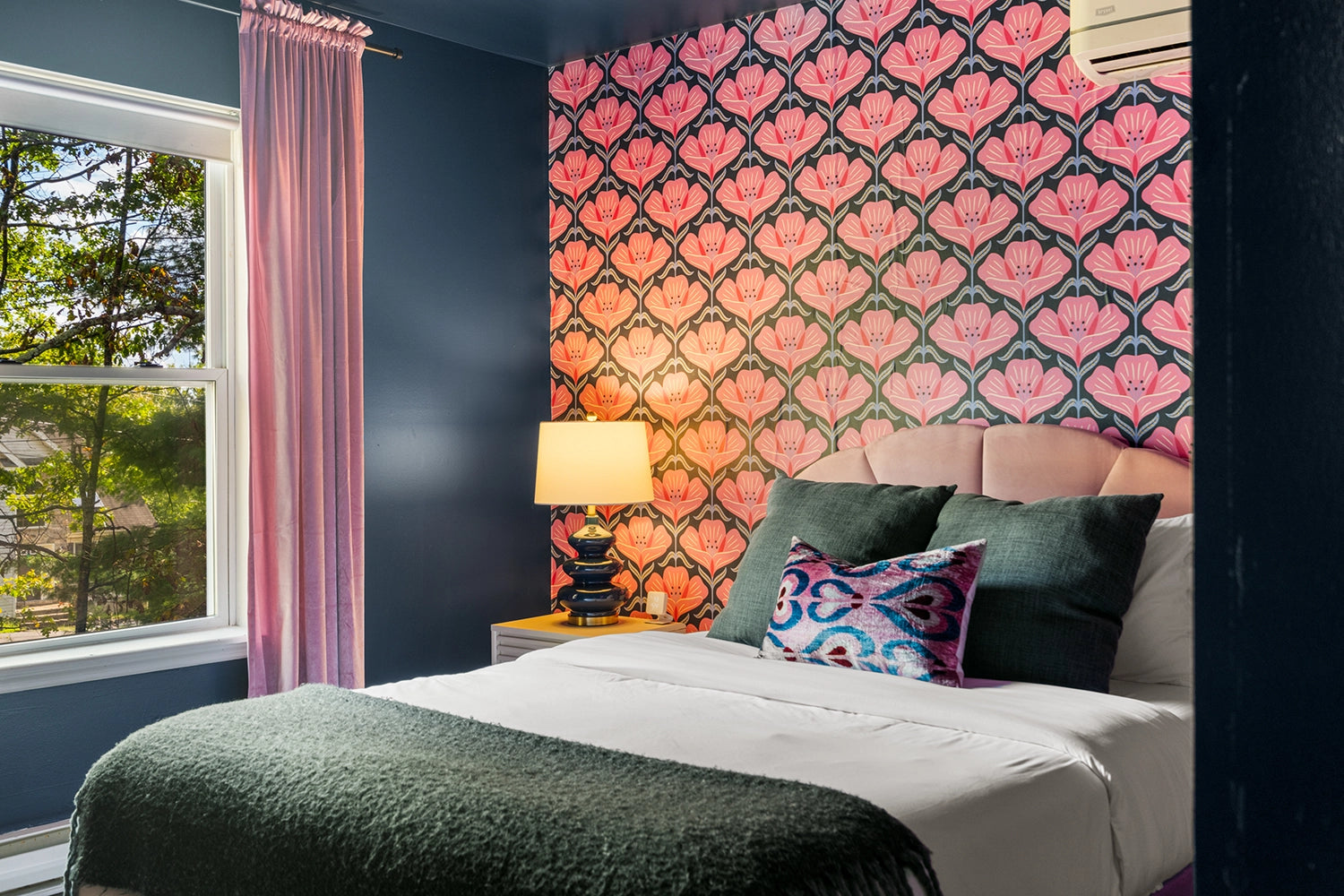 Airbnb Photography: Charming Retreat at Penn Estates, East Stroudsburg