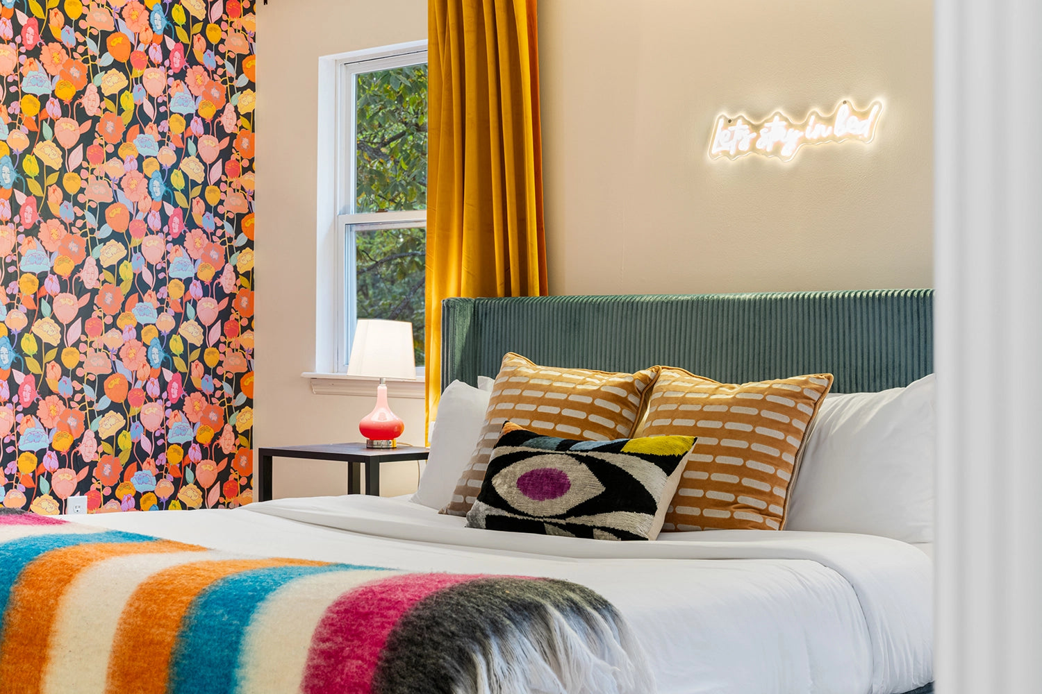 Airbnb Photography: Charming Retreat at Penn Estates, East Stroudsburg