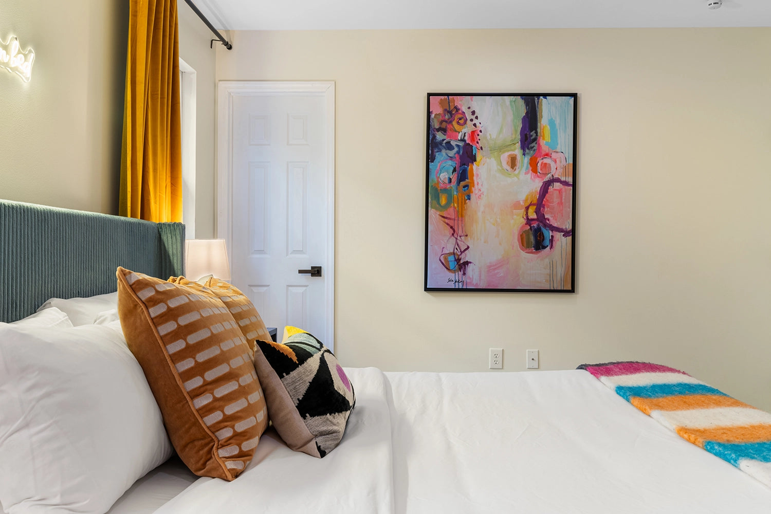 Airbnb Photography: Charming Retreat at Penn Estates, East Stroudsburg