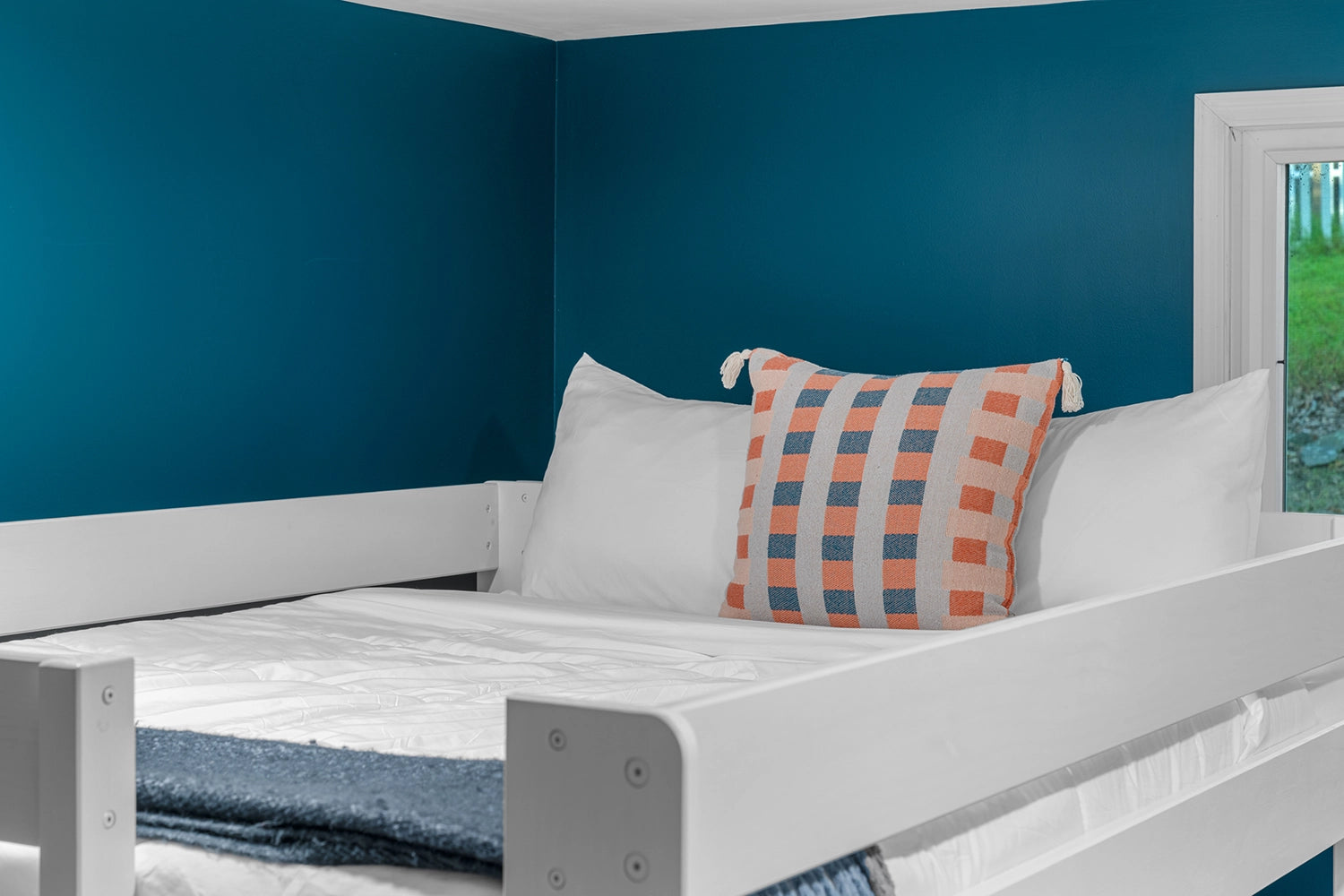 Airbnb Photography: Charming Retreat at Penn Estates, East Stroudsburg