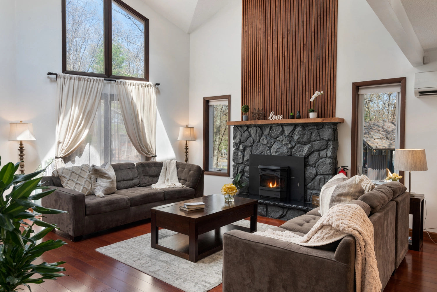 Airbnb Photography: Stylish Poconos Chalet in East Stroudsburg, PA