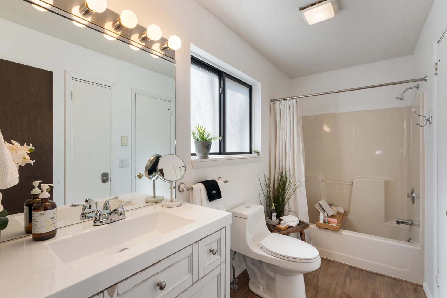 Airbnb Photography: Stylish Poconos Chalet in East Stroudsburg, PA