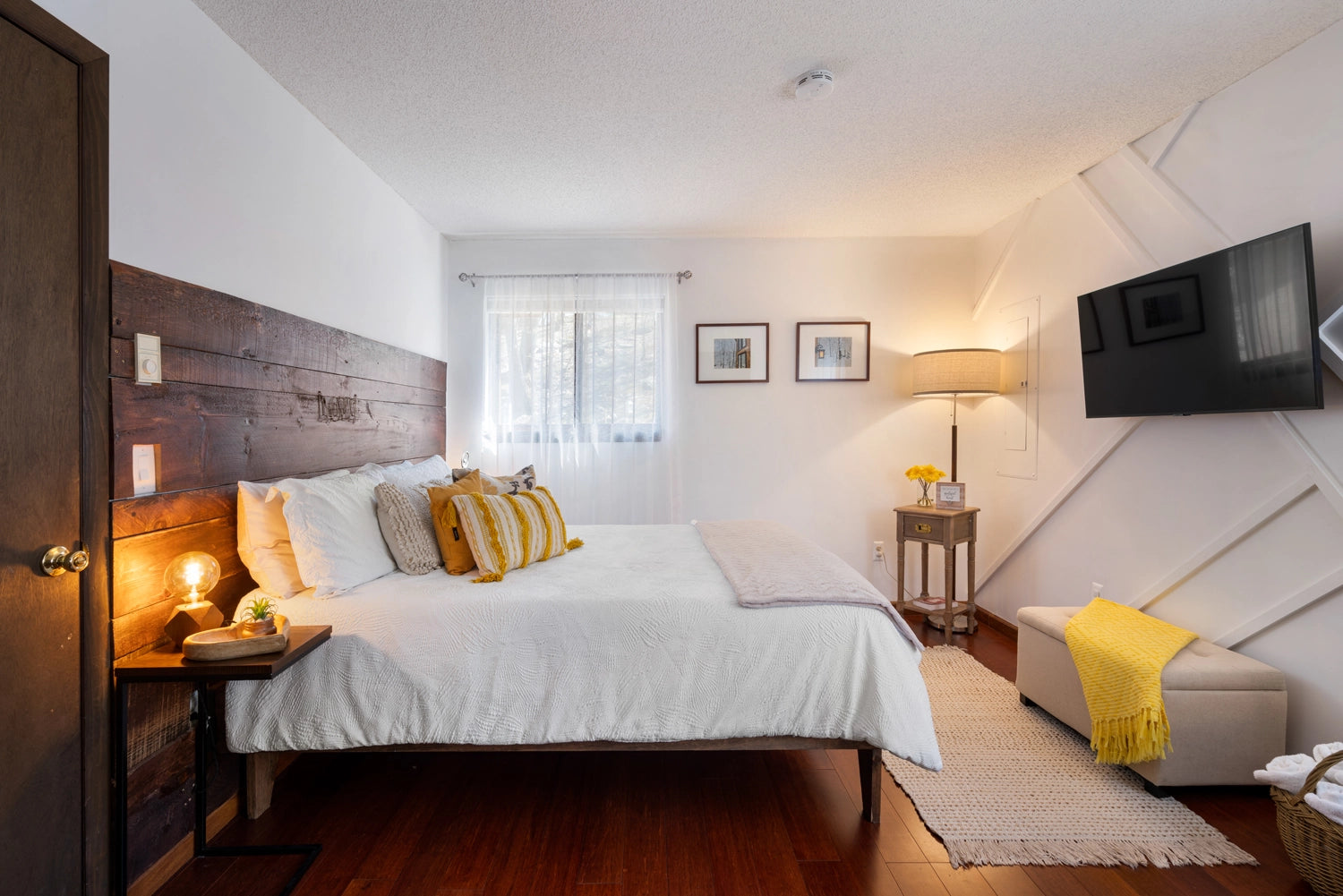 Airbnb Photography: Stylish Poconos Chalet in East Stroudsburg, PA