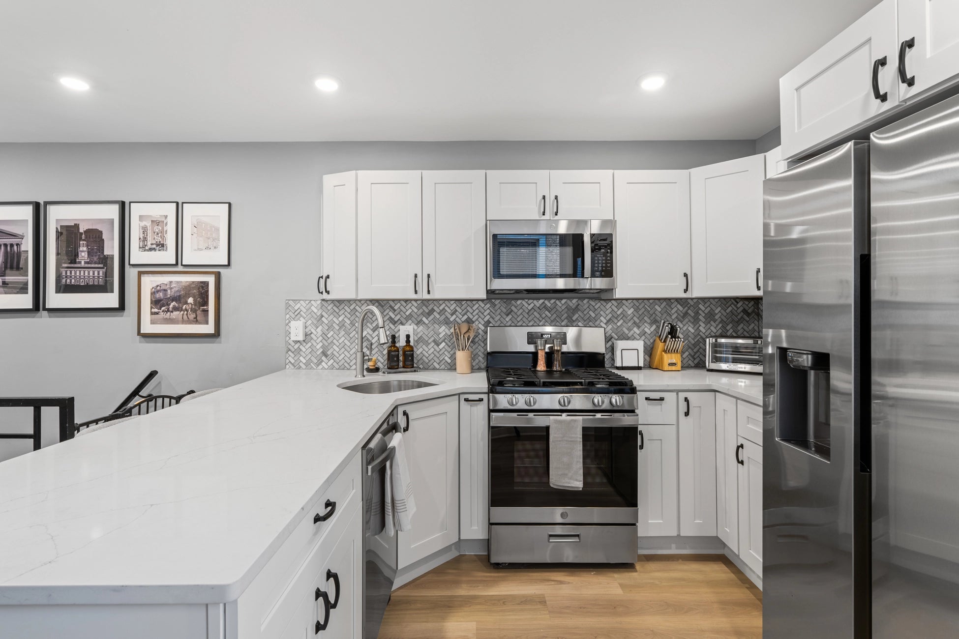 Airbnb Photography: Modern Brick Townhouse STR in Philadelphia PA