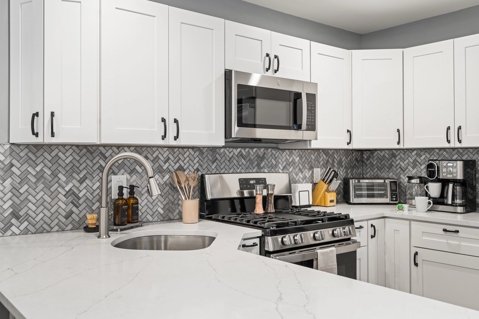 Airbnb Photography: Modern Brick Townhouse STR in Philadelphia PA