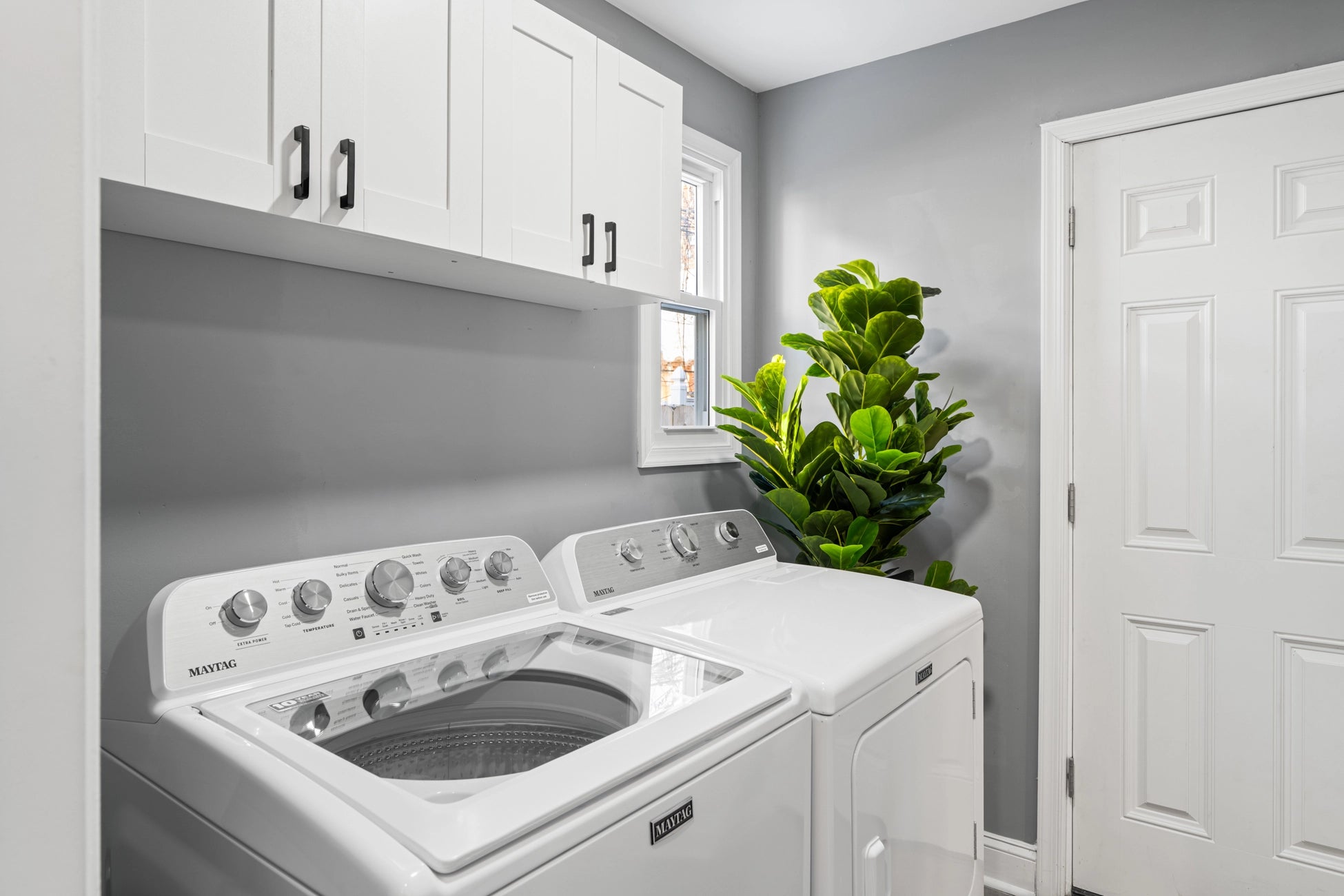 Airbnb Photography: Modern Brick Townhouse STR in Philadelphia PA