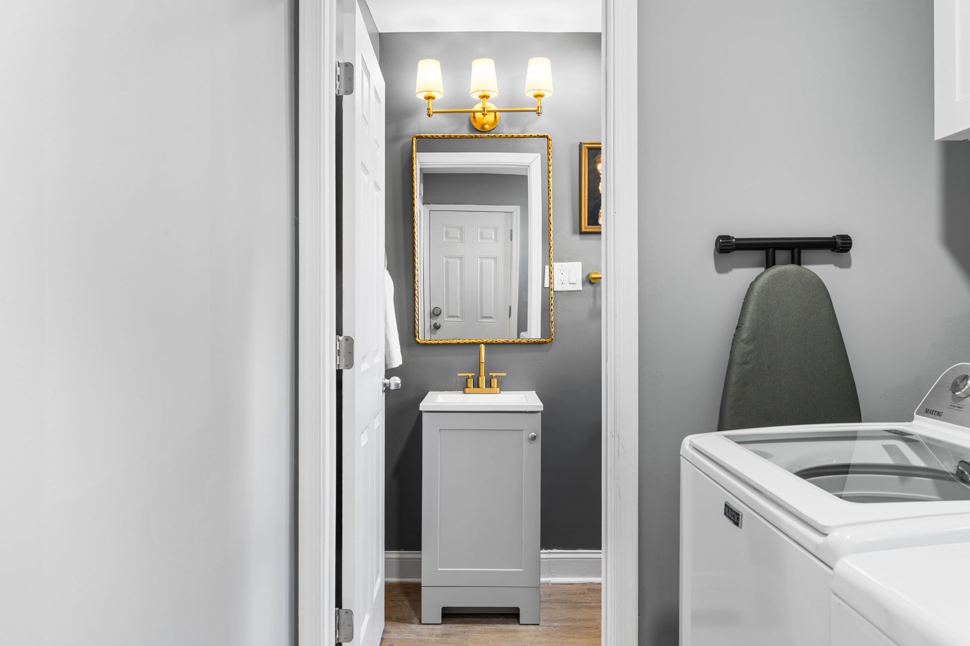 Airbnb Photography: Modern Brick Townhouse STR in Philadelphia PA