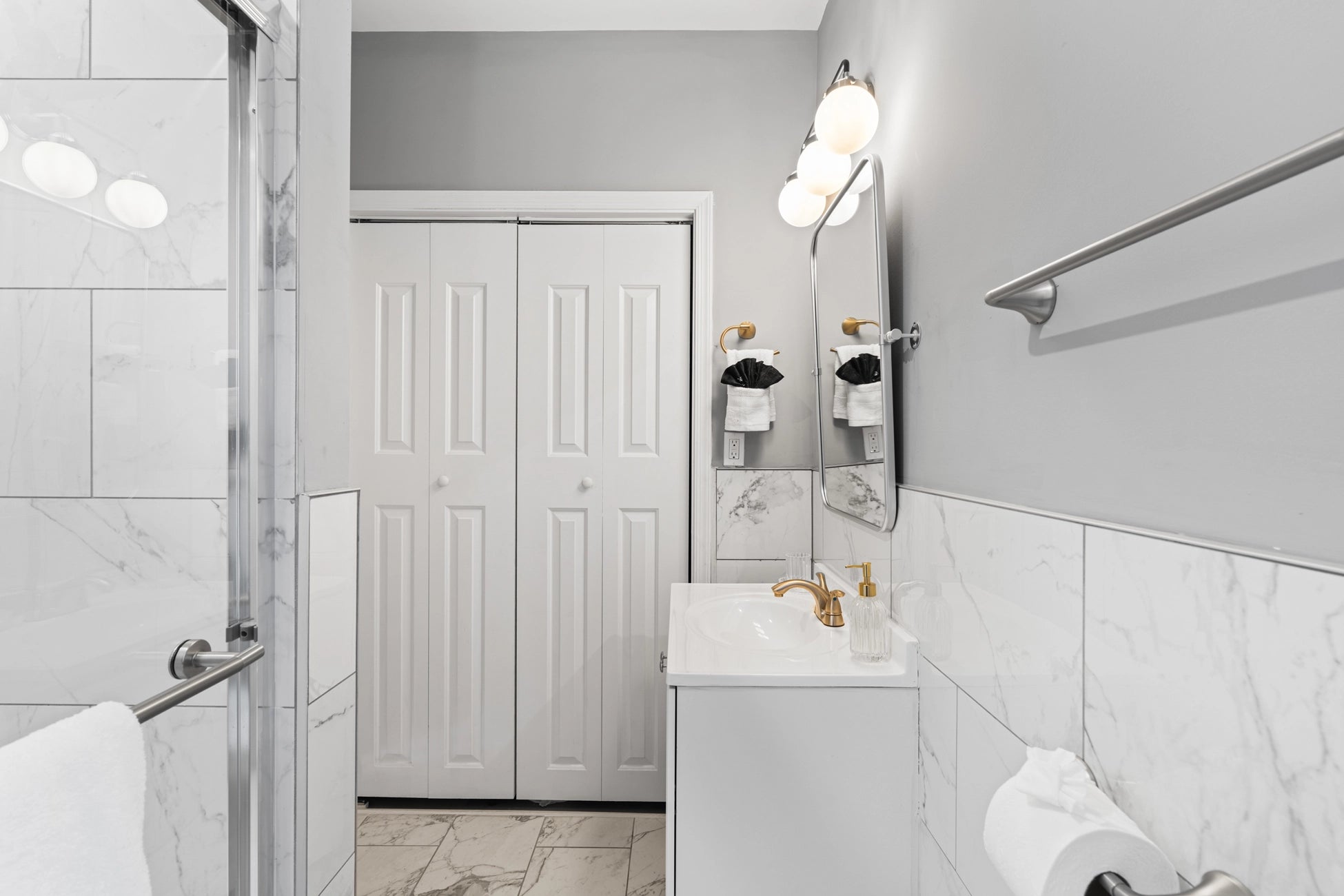 Airbnb Photography: Modern Brick Townhouse STR in Philadelphia PA