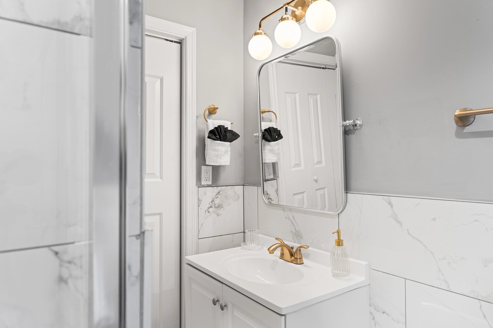 Airbnb Photography: Modern Brick Townhouse STR in Philadelphia PA