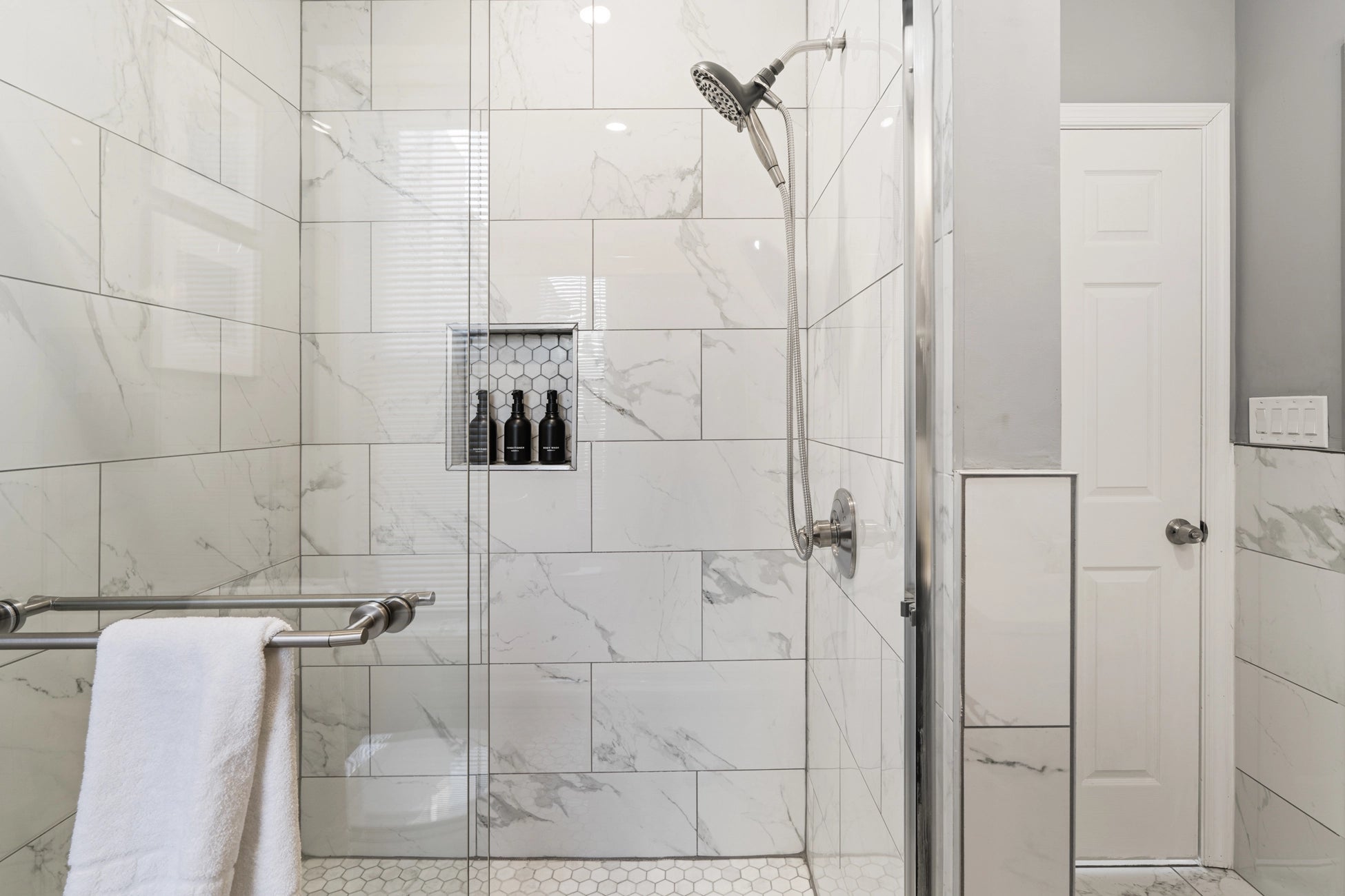 Airbnb Photography: Modern Brick Townhouse STR in Philadelphia PA