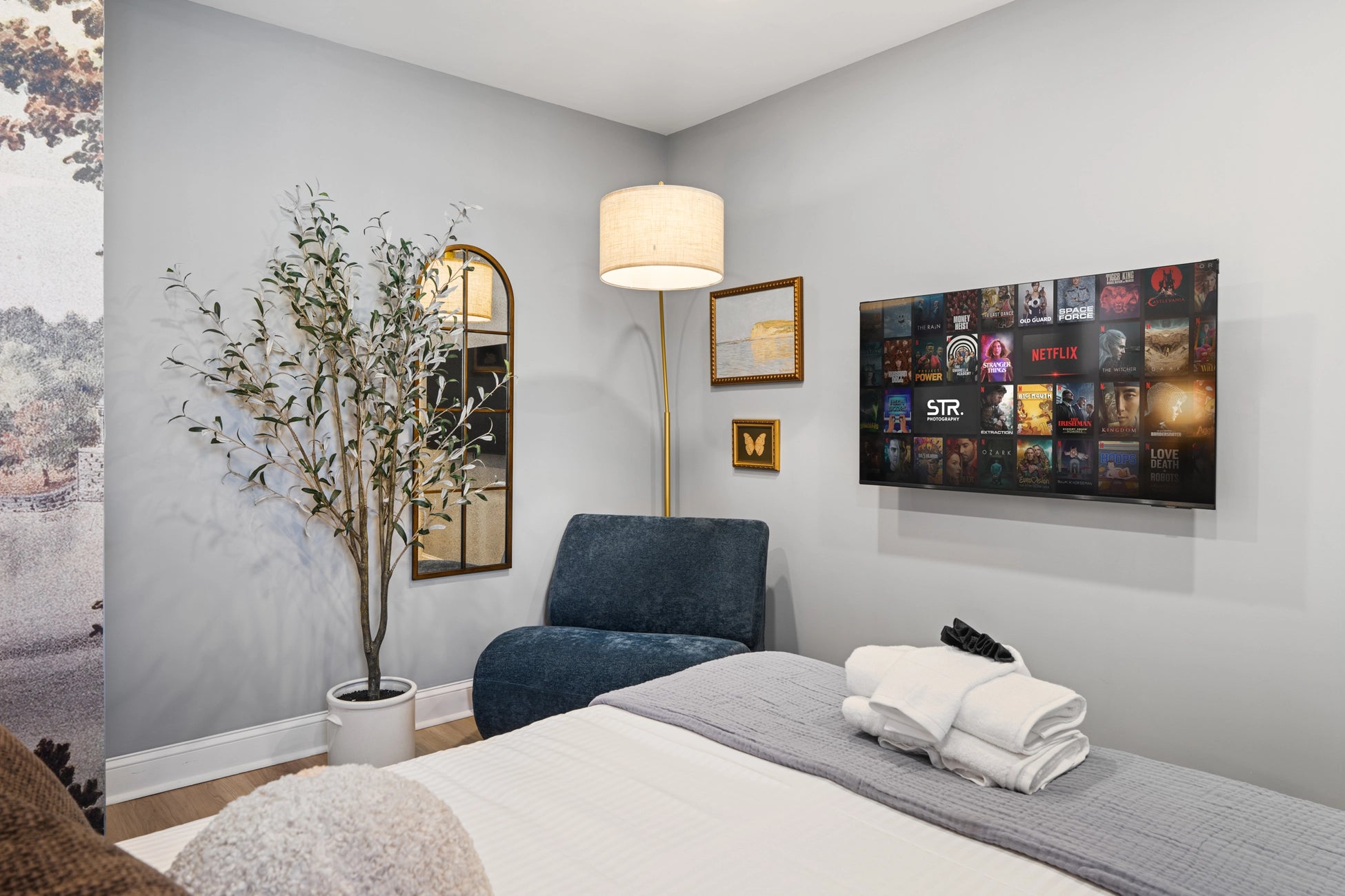 Airbnb Photography: Modern Brick Townhouse STR in Philadelphia PA