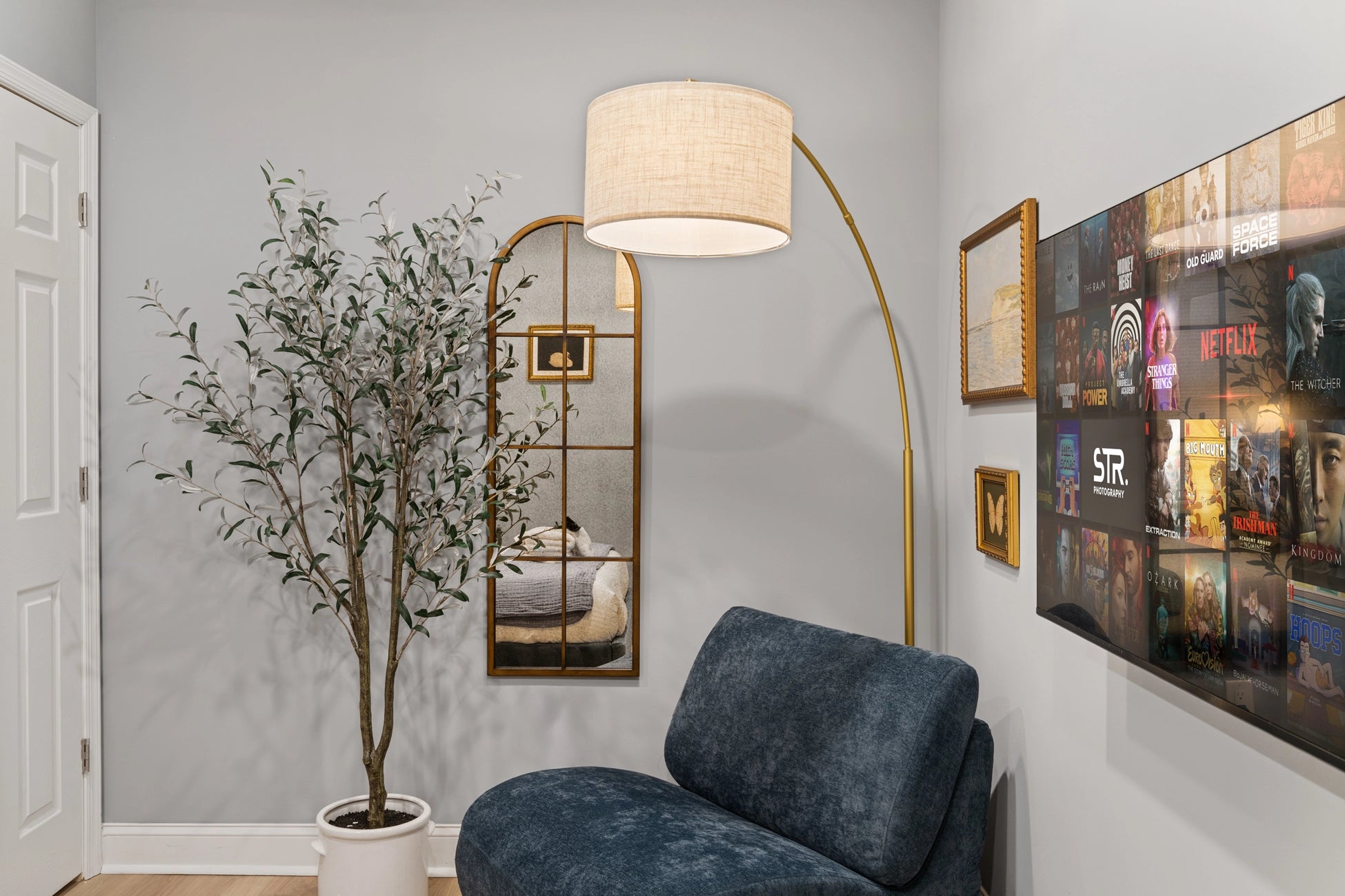 Airbnb Photography: Modern Brick Townhouse STR in Philadelphia PA