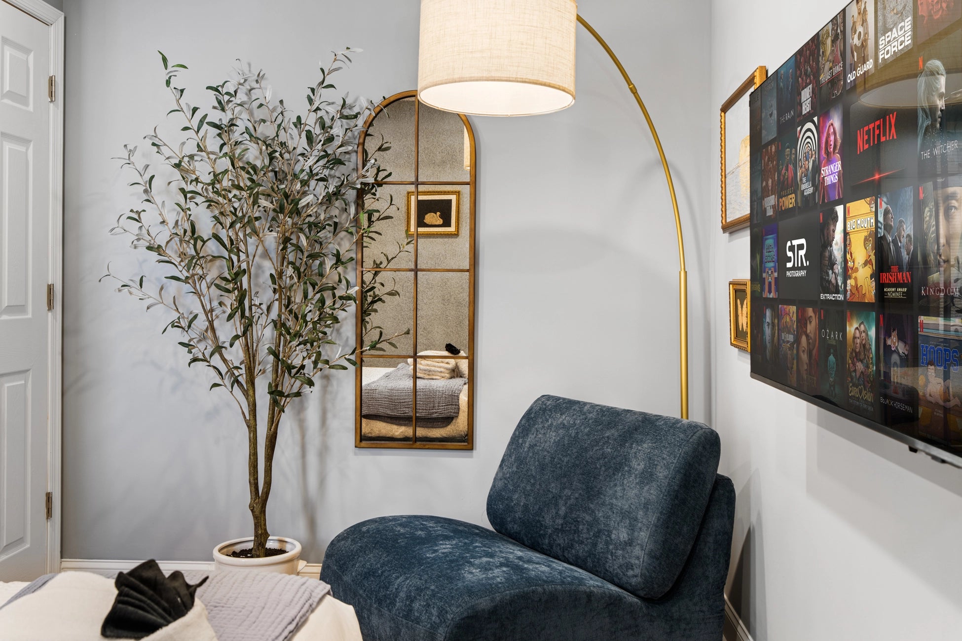 Airbnb Photography: Modern Brick Townhouse STR in Philadelphia PA