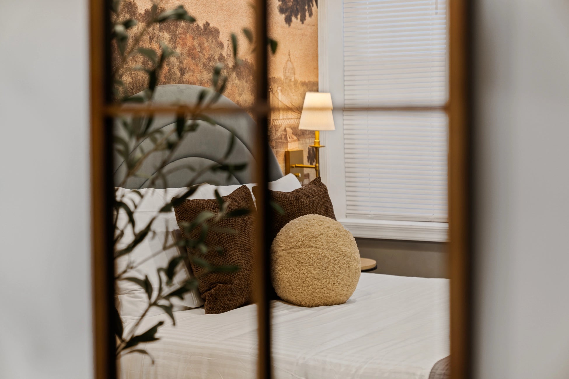 Airbnb Photography: Modern Brick Townhouse STR in Philadelphia PA