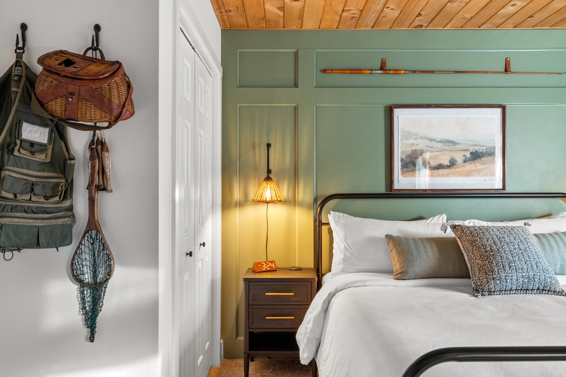 Dark Space Interior Airbnb Photography: Luxury Mountain Retreat in Albrightsville, PA