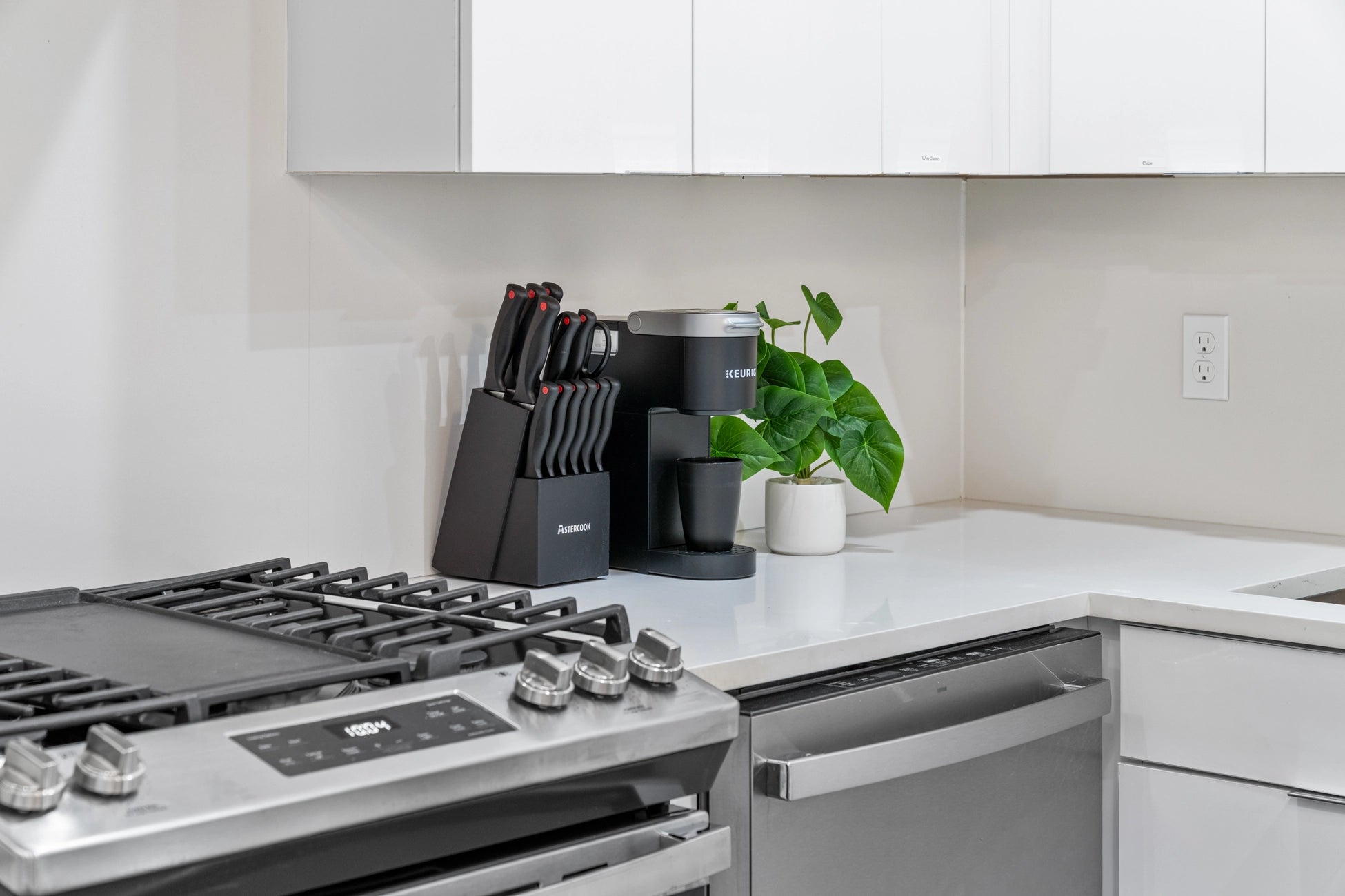 Airbnb Photography: Modern Apartment in Jersey City, NJ