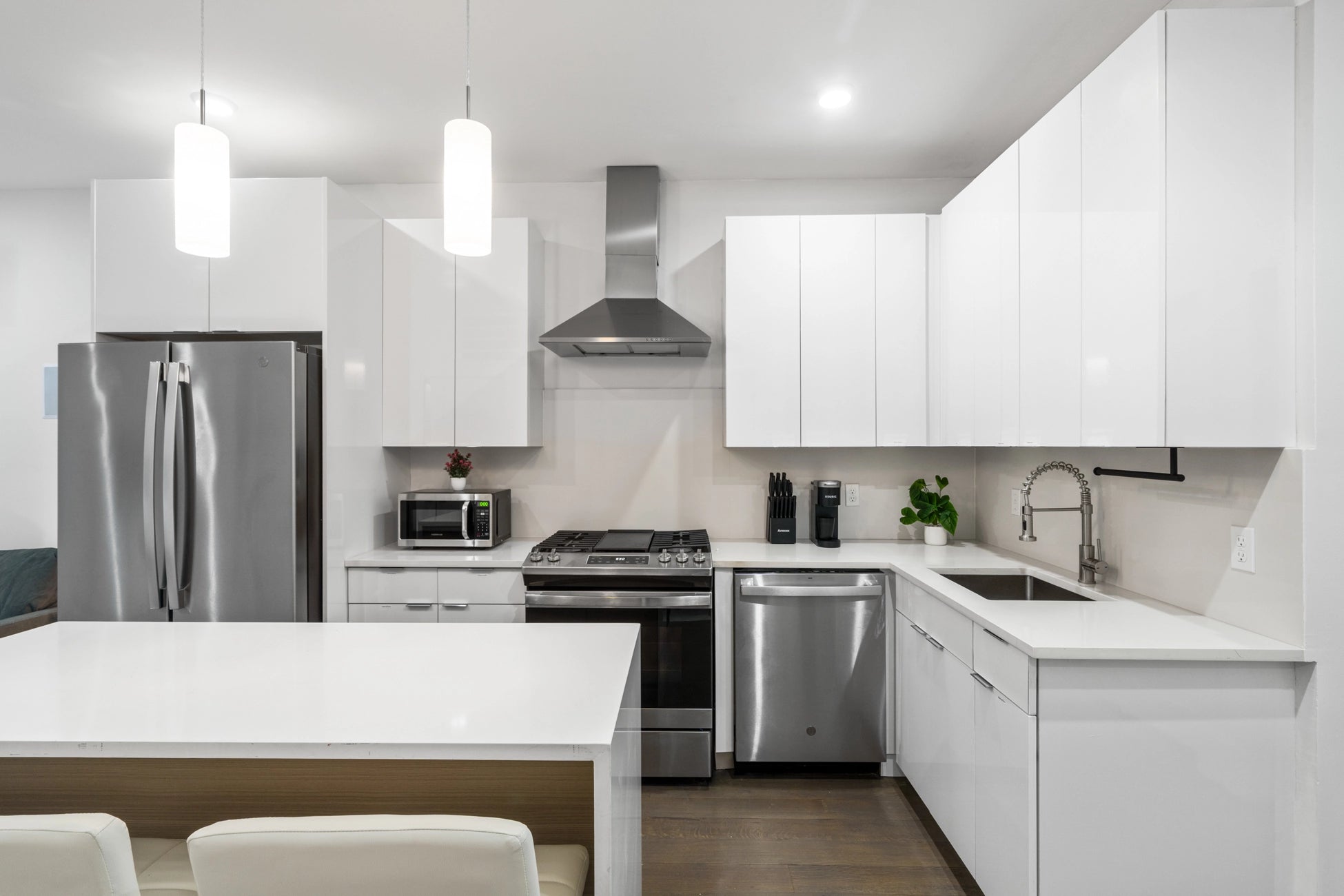 Airbnb Photography: Modern Apartment in Jersey City, NJ