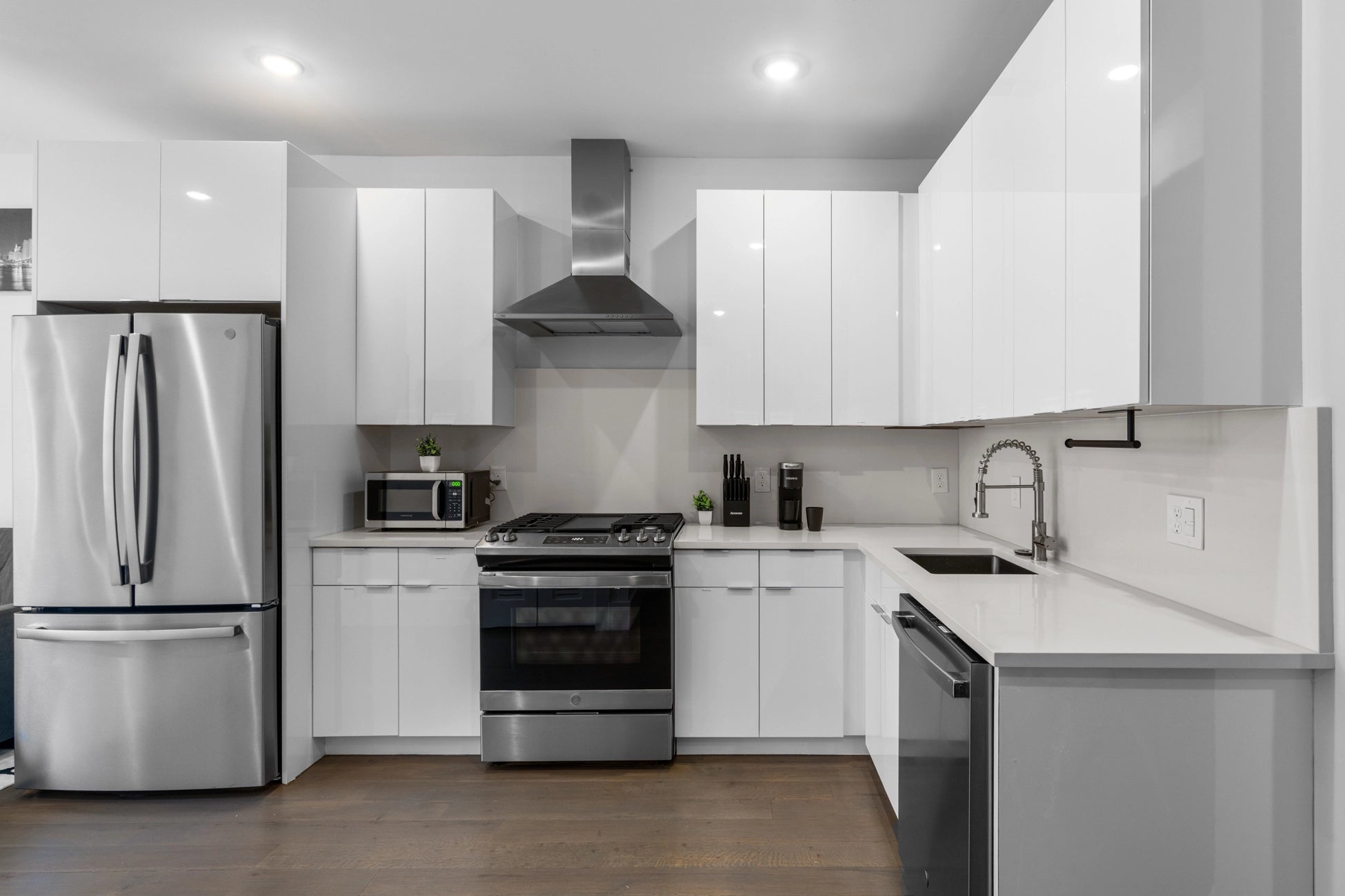 Airbnb Photography: Modern Duplex Apartment in Jersey City, NJ