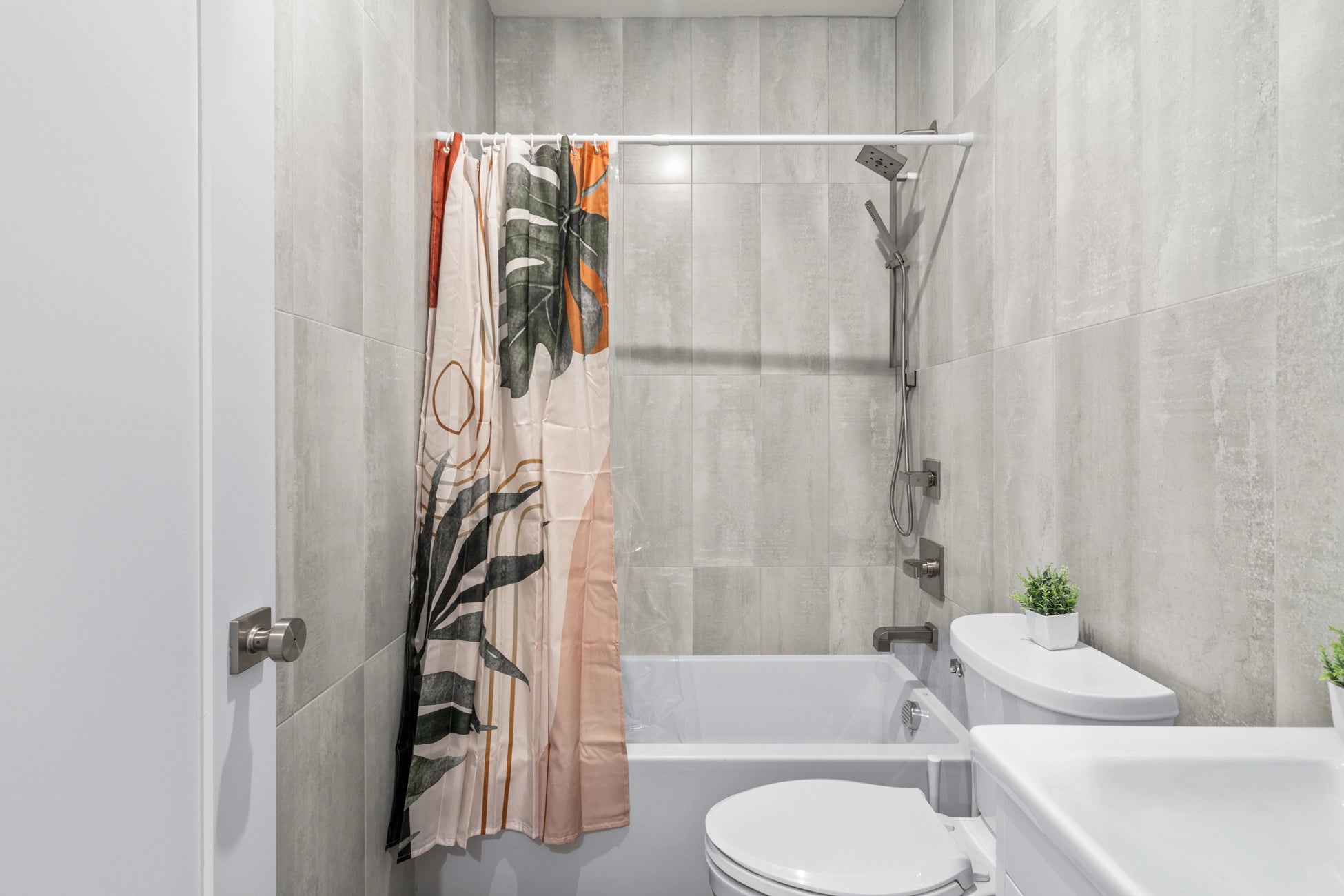 Airbnb Photography: Modern Duplex Apartment in Jersey City, NJ