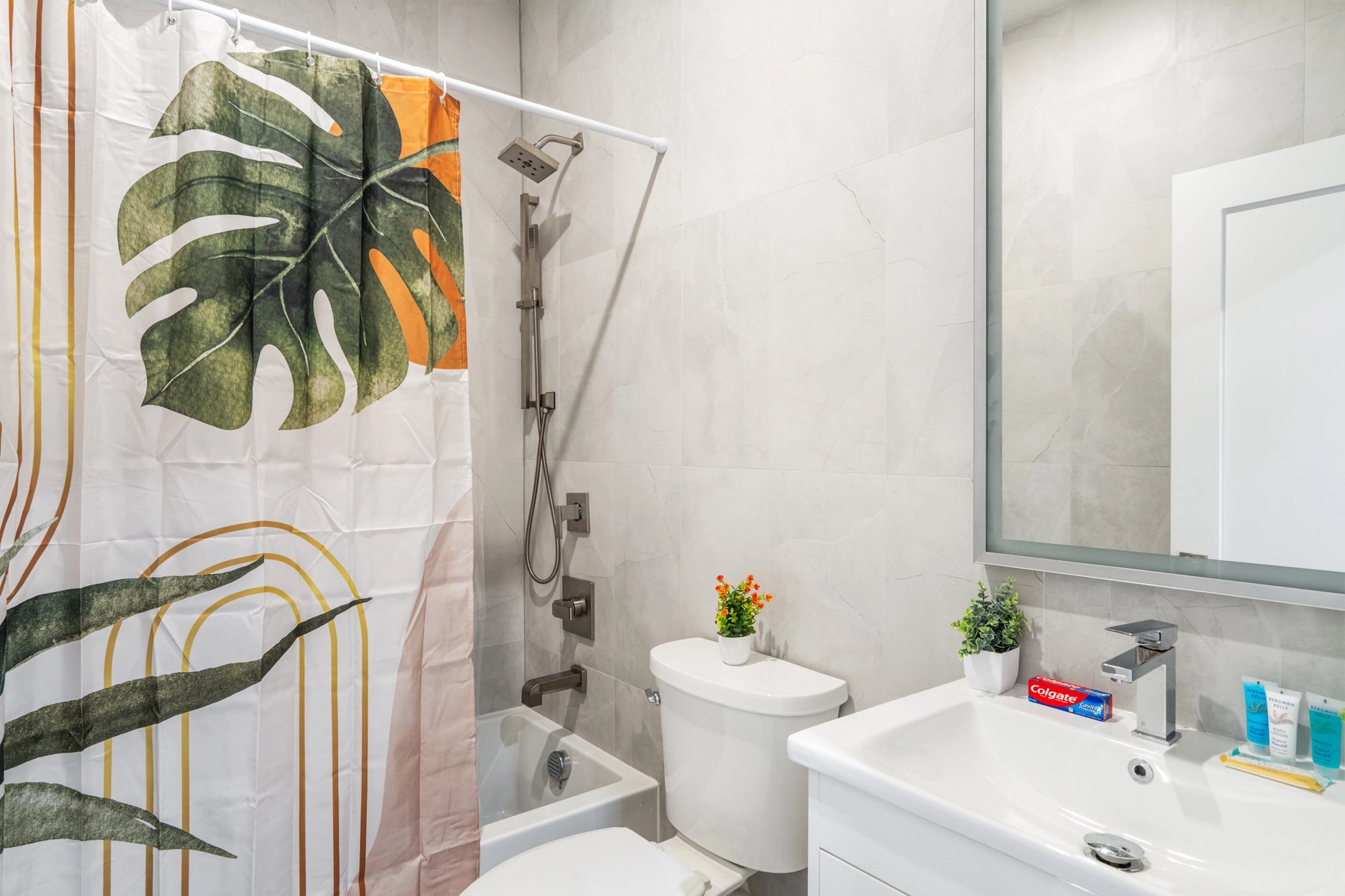 Airbnb Photography: Modern Duplex Apartment in Jersey City, NJ