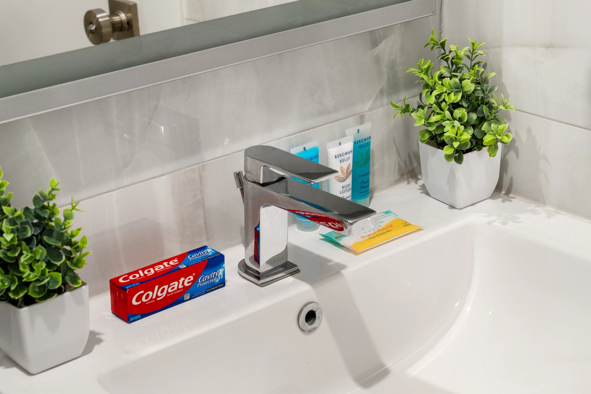 Airbnb Photography: Modern Duplex Apartment in Jersey City, NJ