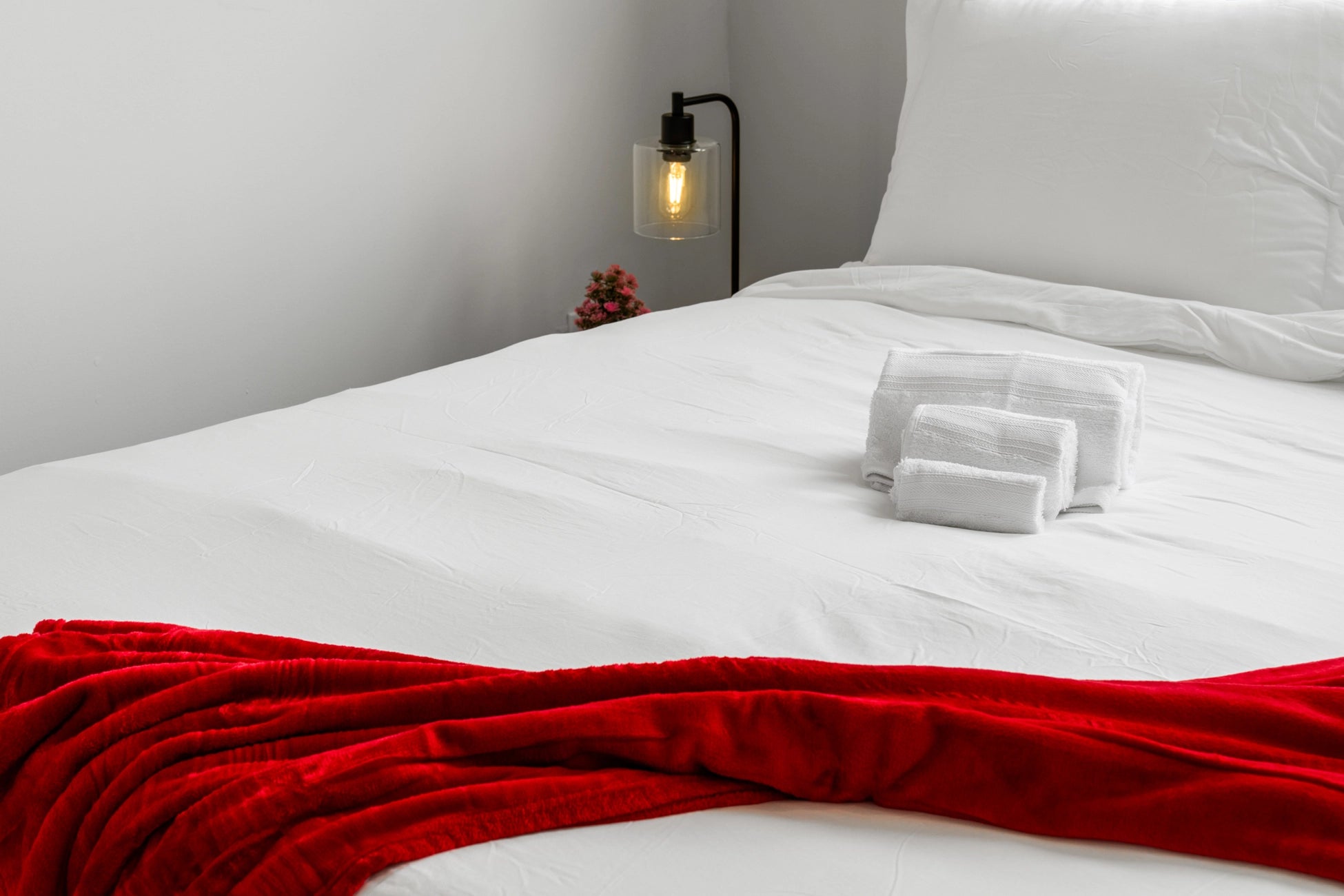 Airbnb Photography: Modern Duplex Apartment in Jersey City, NJ